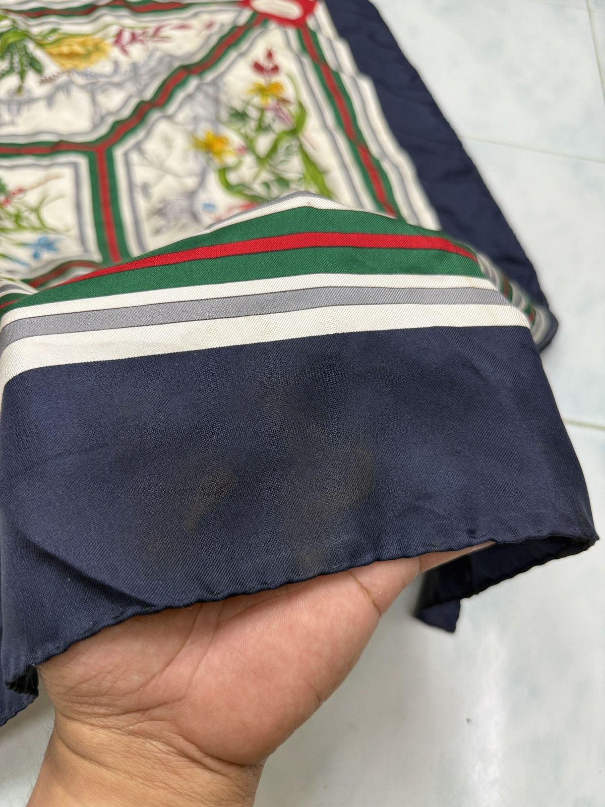 Gucci 🔥🔥🔥ARCHIVE VINTAGE GUCCI SILK SCARF BY VITTORIO ACCORNERO Size ONE SIZE - 8 Thumbnail