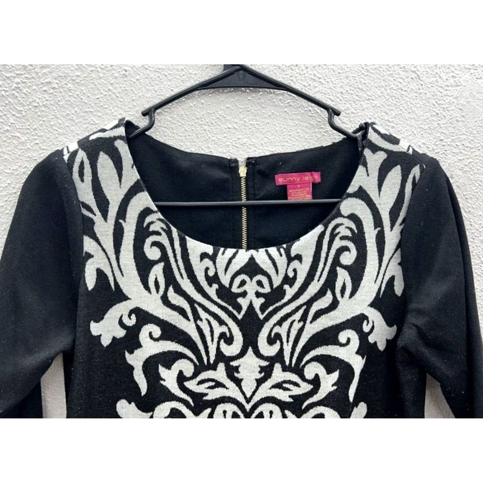 Vintage Womens Sunny Leigh Damask Design Sweater Dress Size Small Black & Tan Dress Length Knee Length Short Sleeve Vintage No Size S / US 4 / IT 40 - 2 Thumbnail
