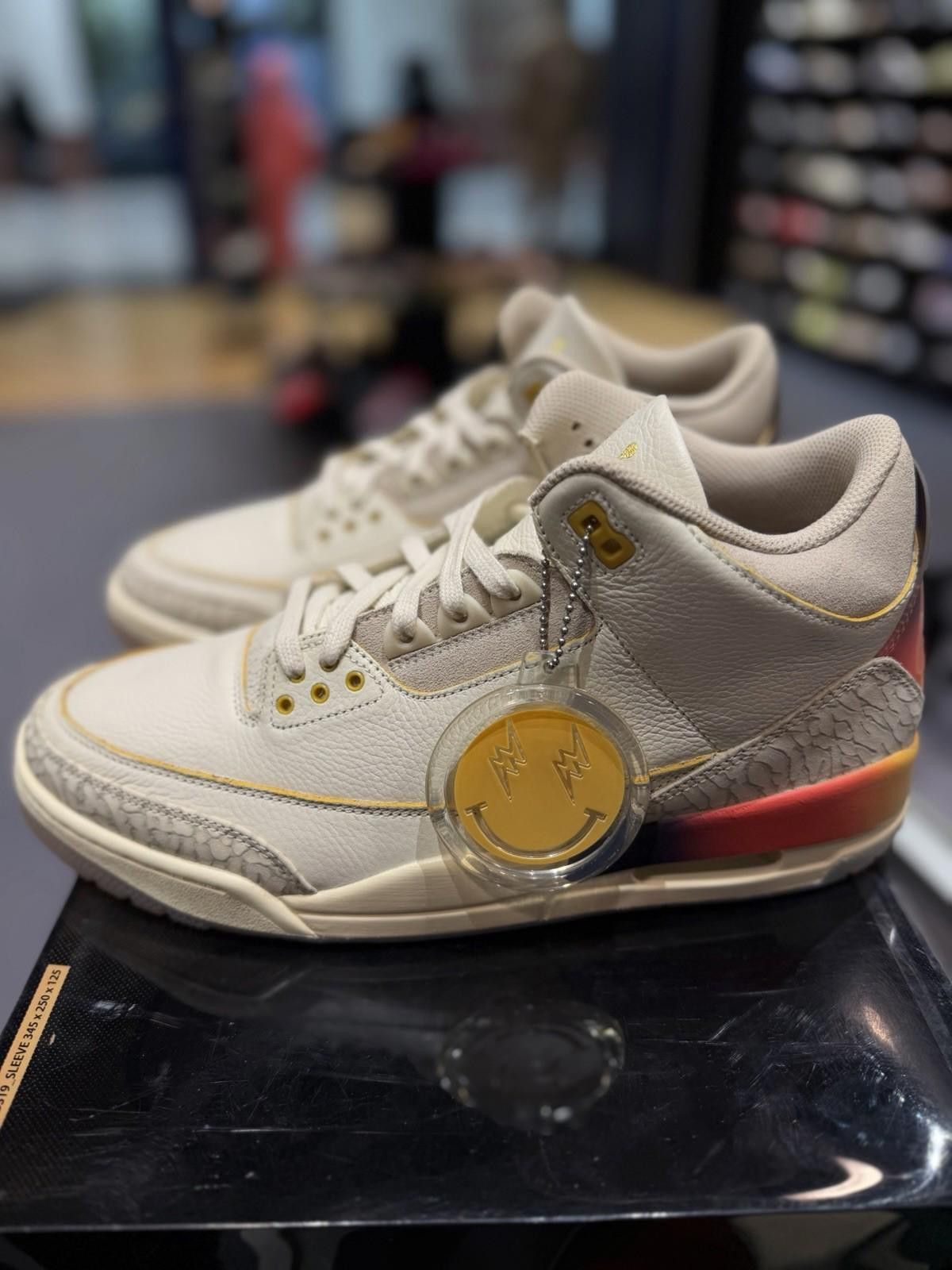 Jordan Brand 10.5 - Nike Air Jordan 3 Retro SP J Balvin Medellin Sunset Size US 10.5 / EU 43-44 - 6 Thumbnail