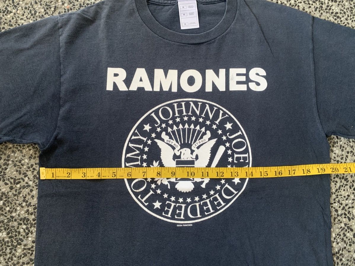 Band Tees Vintage 2004 Ramones Rock Band / Punk Rock T shirt Size US M / EU 48-50 / 2 - 8 Thumbnail