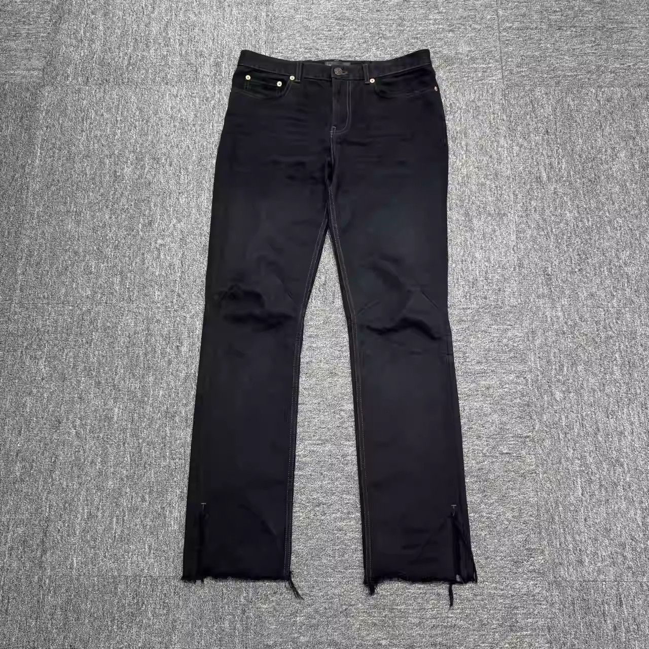 Balenciaga Balenciaga Solid Color Leg Jeans Size US 31 - 1 Thumbnail