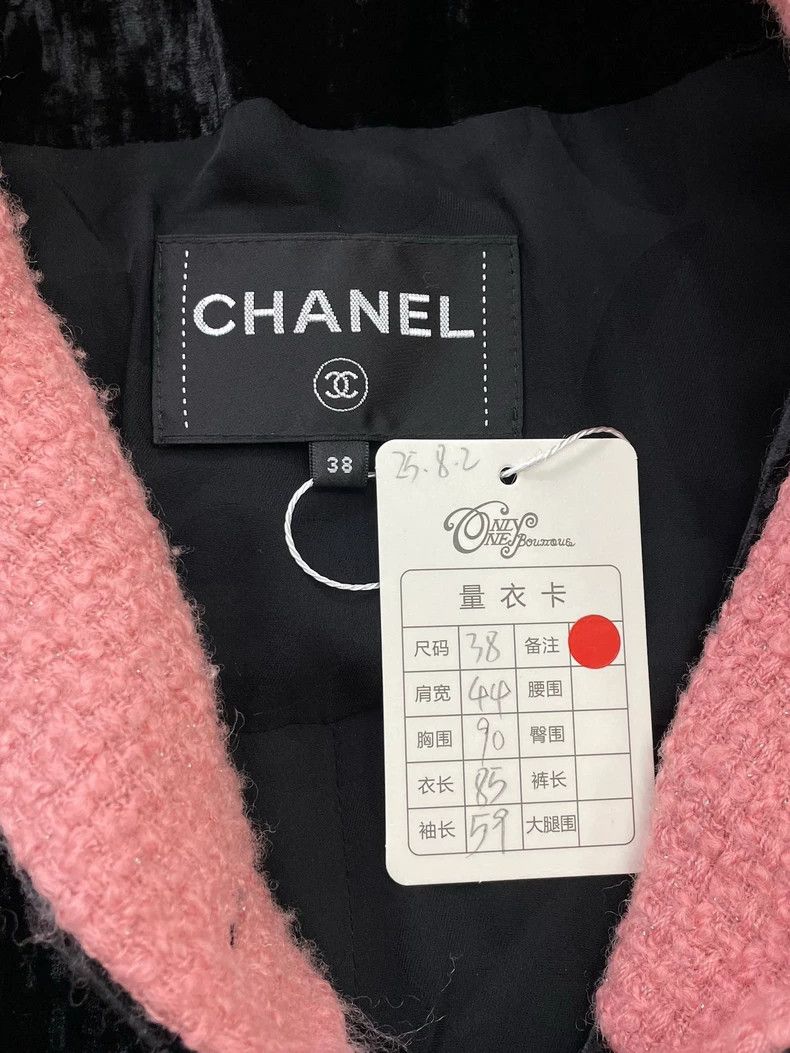 Chanel Chanel 22B pink collar black velvet mid-length jacket Size XS / US 0-2 / IT 36-38 - 4 Thumbnail