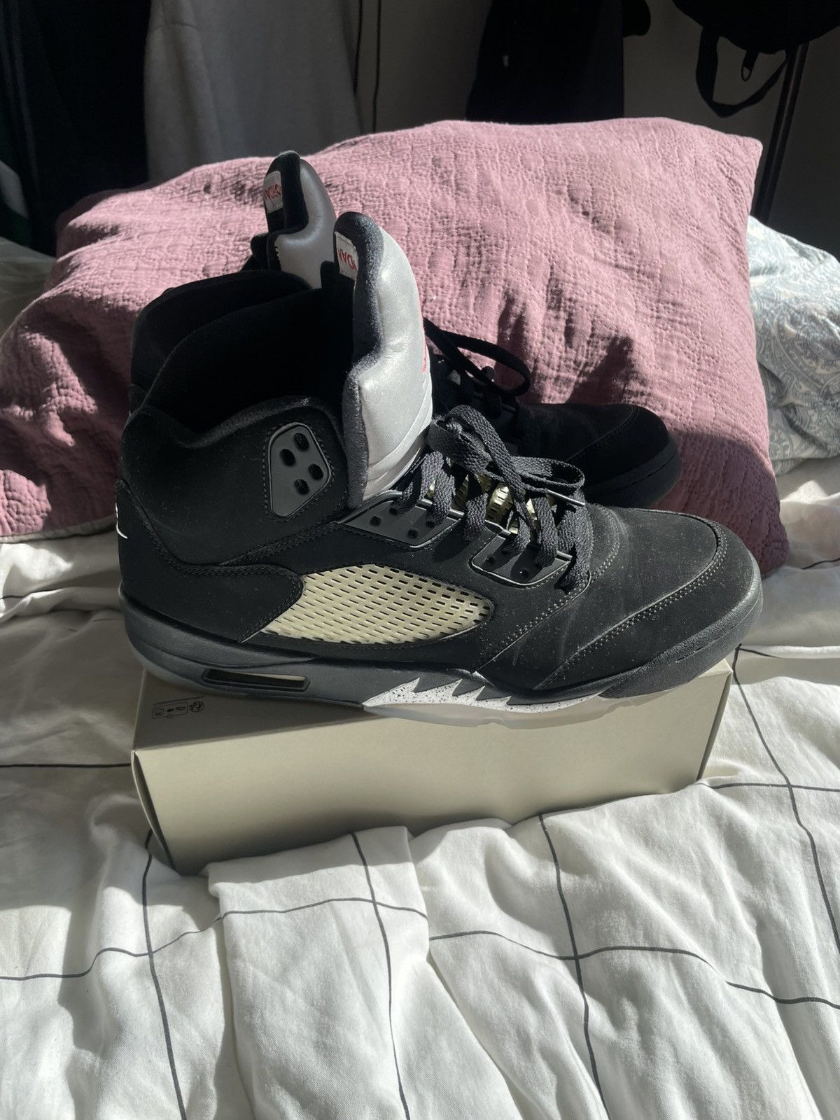 Jordan Brand Jordan 5 Black Metallic 2016 Size US 12 / EU 45 - 14 Thumbnail