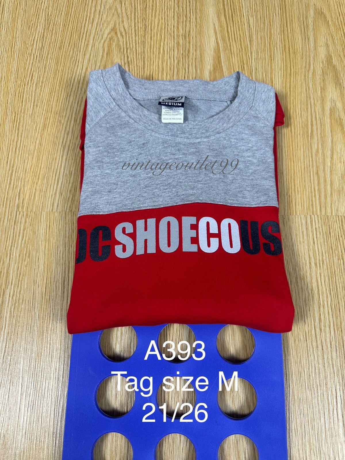 DC Vintage Dc Shoe Co Usa Spellout Tshirt A393 Size US M / EU 48-50 / 2 - 9 Thumbnail