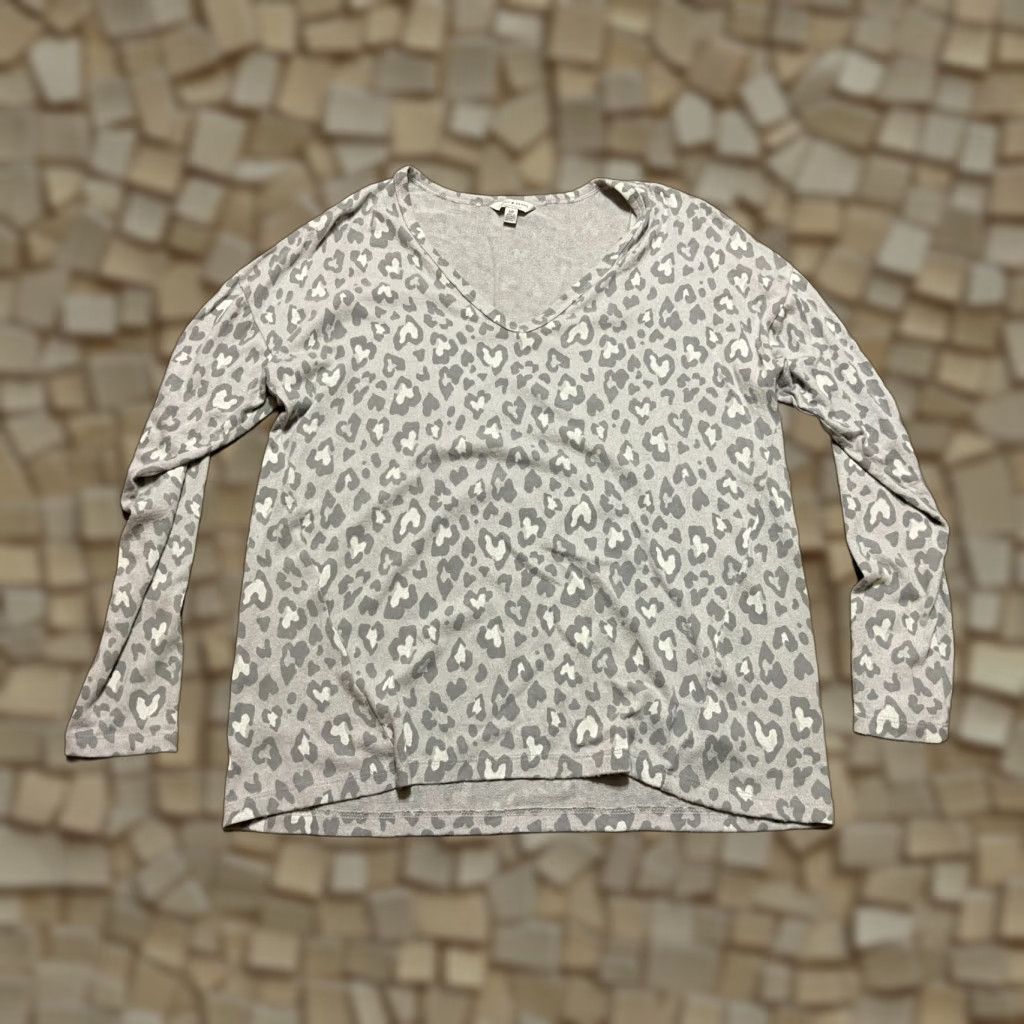 Lucky Brand Lucky Brand Shirt Women's Small Gray Hearts V-Neck Long Sleeve Shirt Womens Small Gray Hearts V-Neck Long Sleeve Size S / US 4 / IT 40 - 1 Thumbnail