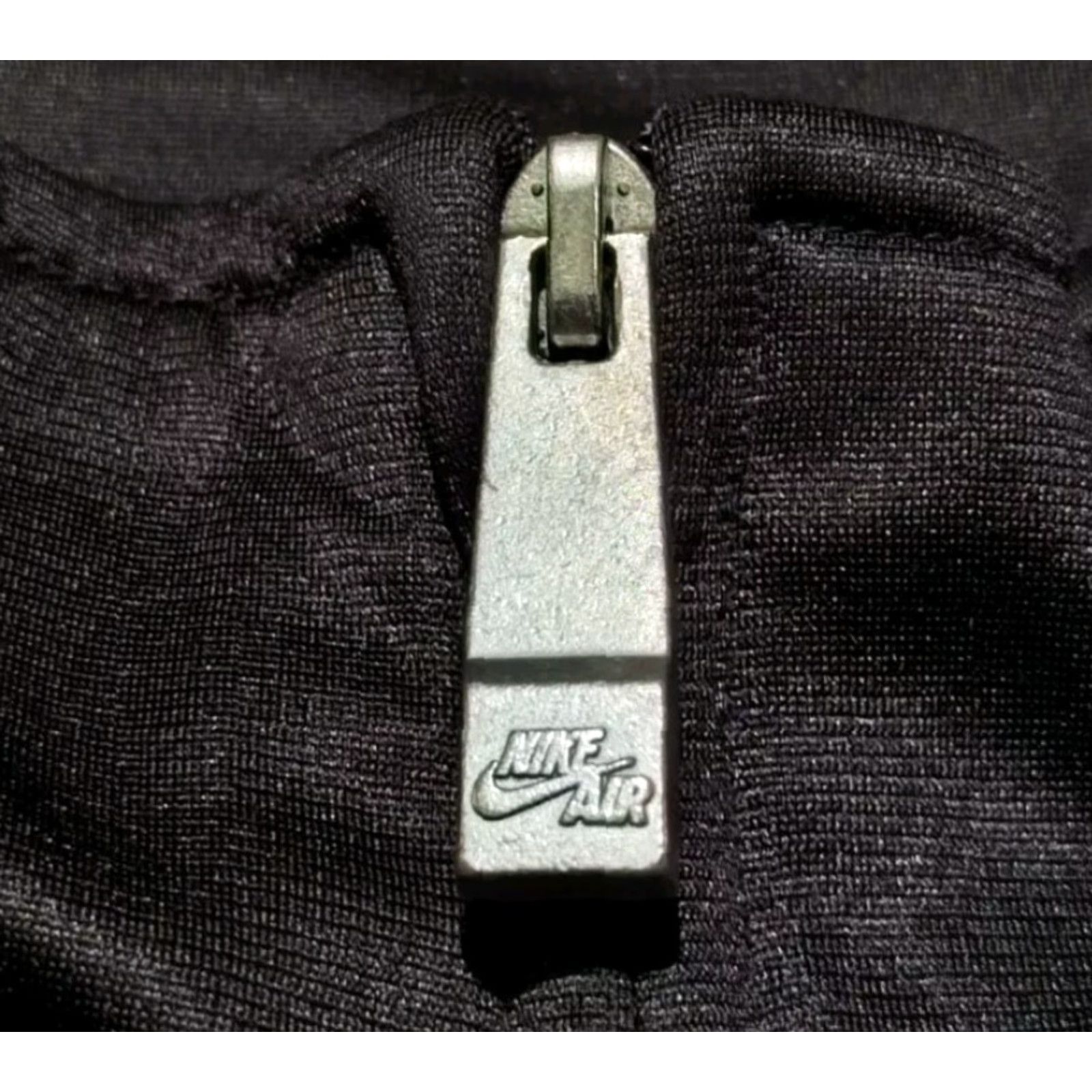 Nike Vintage Nike Air UW Milwaukee Panthers Basketball Full Zip Jacket Size M Black Size US 31 - 7 Thumbnail