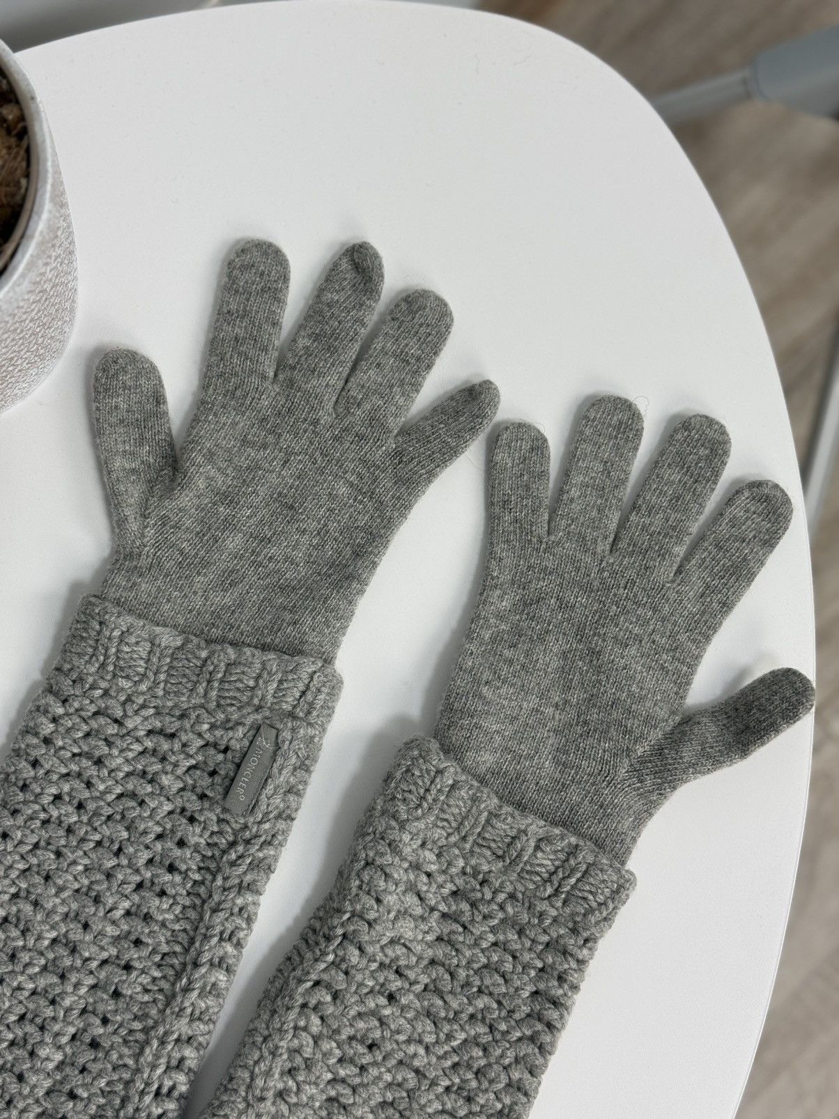Moncler Moncler Knit Gloves Cashmere / Wool Gray Ledies Size ONE SIZE - 6 Thumbnail