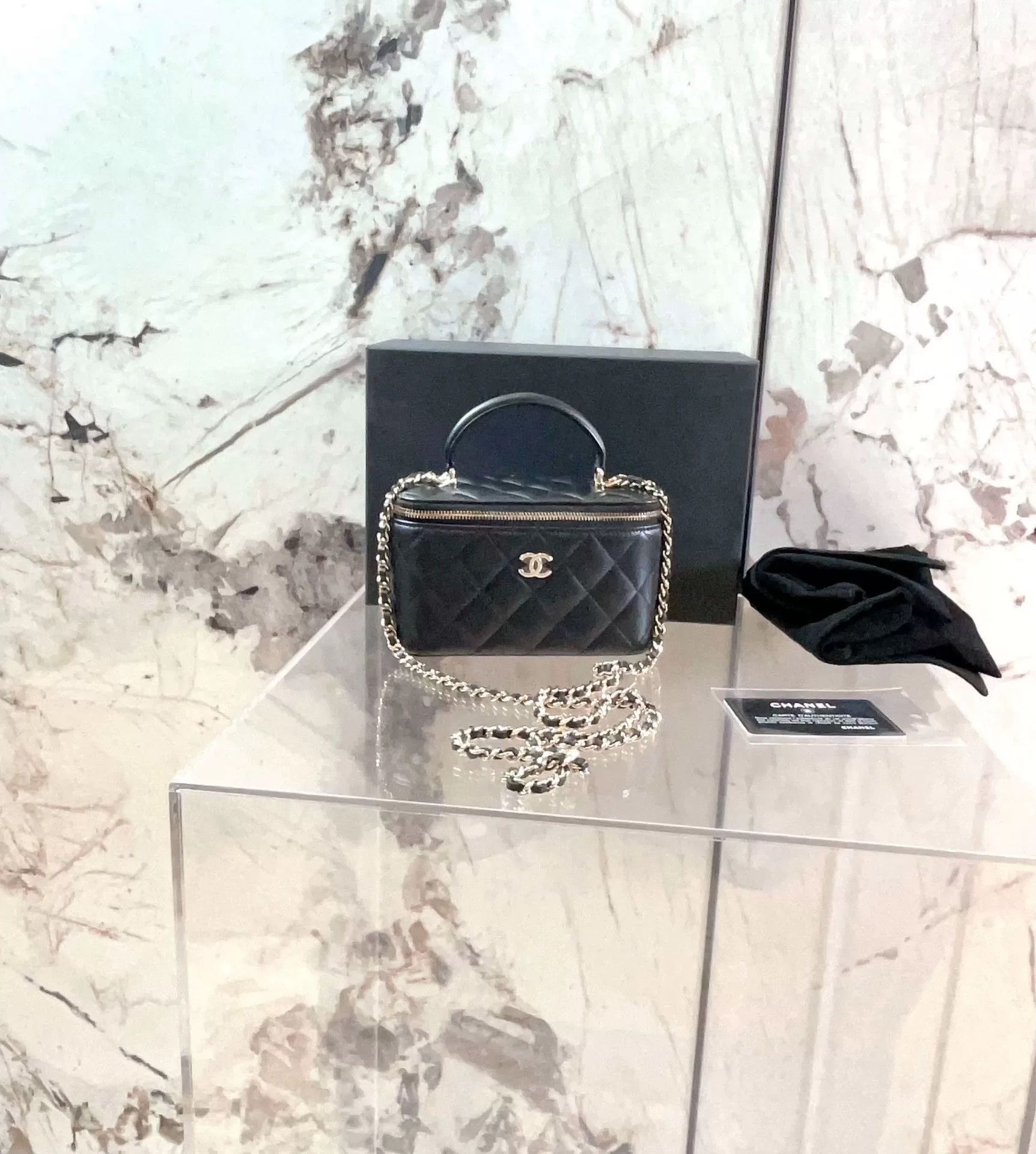 Chanel Pre-loved Bag Very good condition Size ONE SIZE - 1 Thumbnail