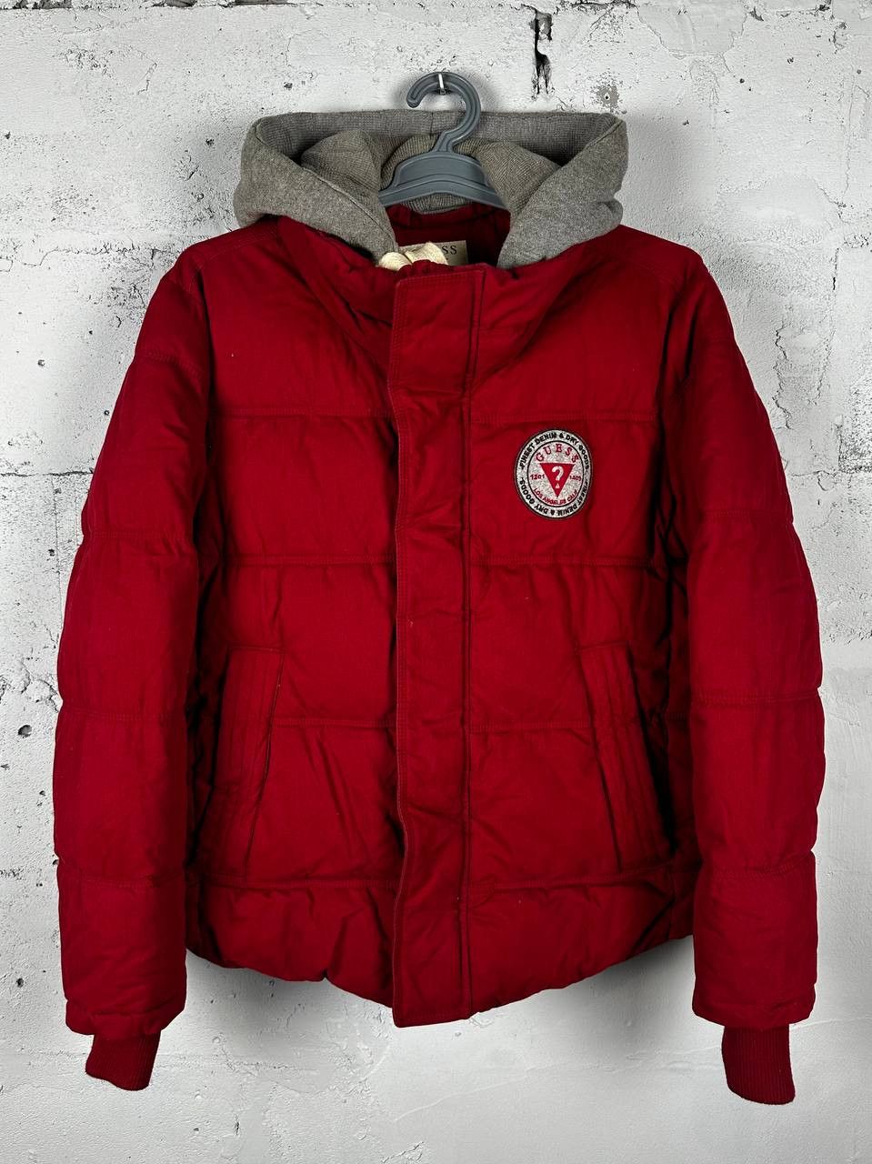 Guess × Vintage Vintage GUESS Red Hooded Puff Down Jacket Size XL Size US XL / EU 56 / 4 - 2 Thumbnail
