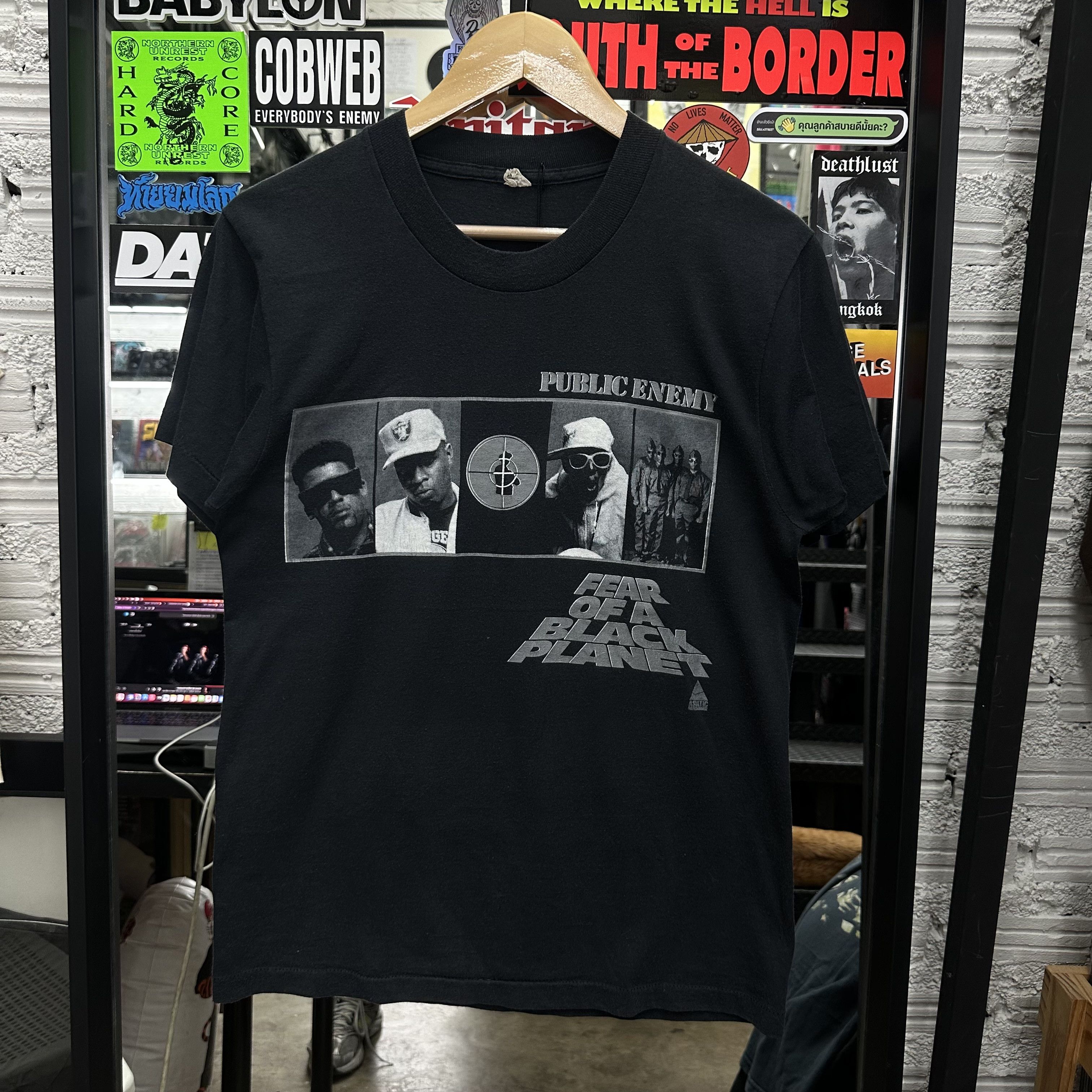 Band Tees PUBLIC ENEMY Fear of the Black Planet Vintage 90s Shirt Size US M / EU 48-50 / 2 - 1 Thumbnail