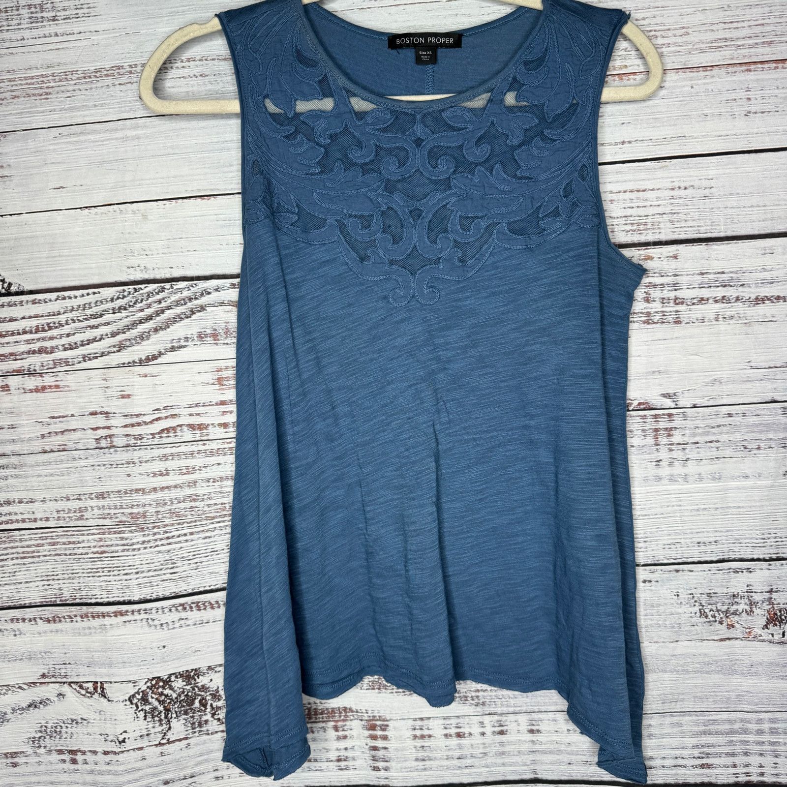 Boston Proper Boston Proper Blue Lace Detail Shark Bite Tunic Tank Top XS Size XS / US 0-2 / IT 36-38 - 1 Thumbnail