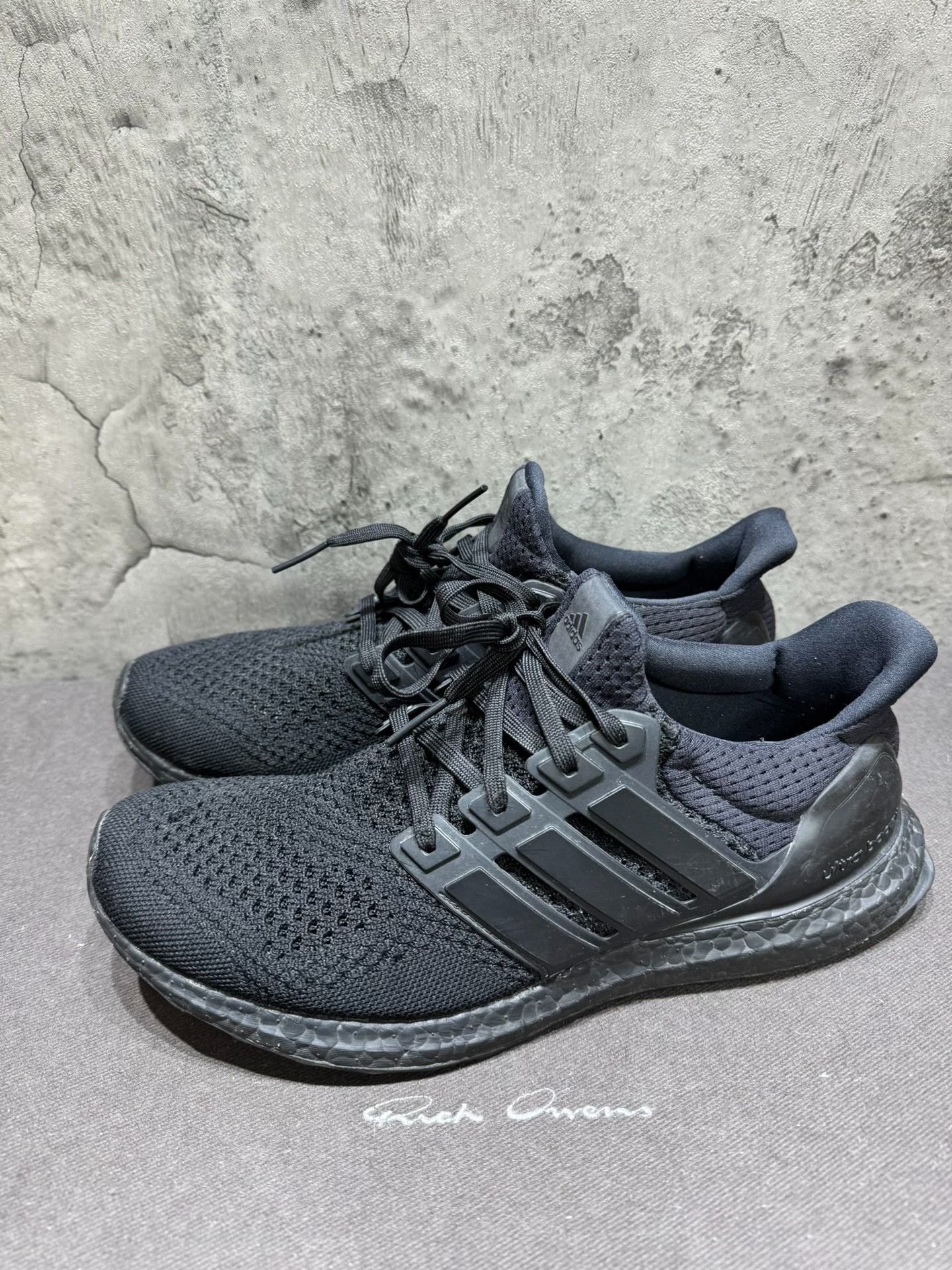 Adidas Adidas Black Lowtop Sneakers 10 Men Size US 10 / EU 43 - 1 Thumbnail