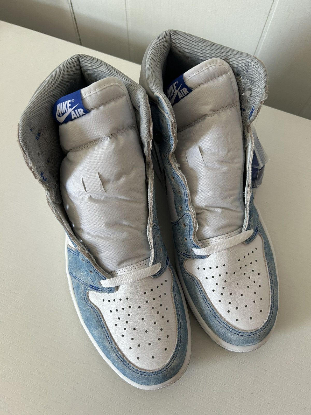 Jordan Brand Air Jordan 1 High Hyper Royal Smoke Grey Size US 10.5 / EU 43-44 - 5 Thumbnail