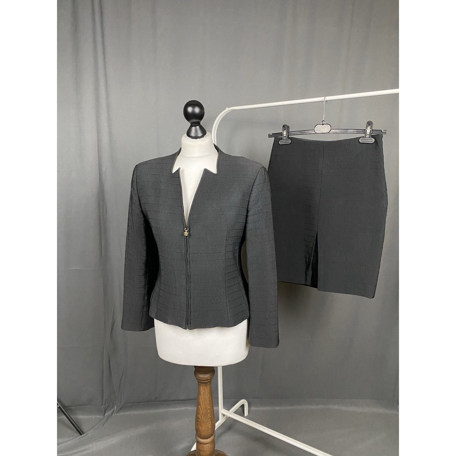 Versace RARE! Gianni Versace Vintage Women's Black Wool Silk 2 Piece Size M / US 6-8 / IT 42-44 - 2 Thumbnail