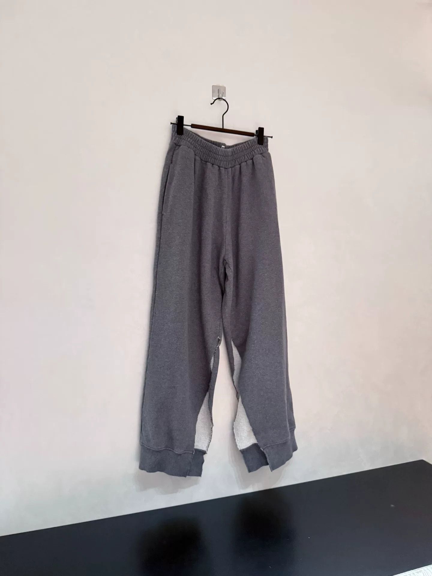 Maison Margiela Maison Margiela MM6 Gray Split Hem Sweatpants Size 34" / US 12 / IT 48 - 1 Thumbnail