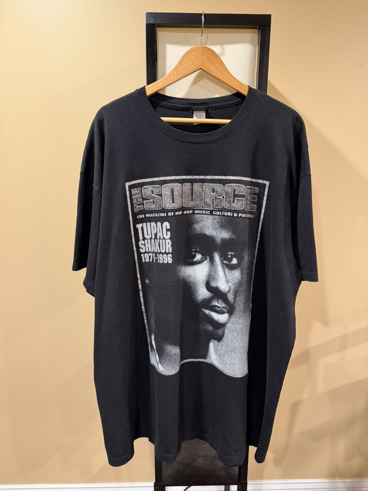 Vintage Vintage Tupac Big Face The Source Magazine Black Rap Tee Size US XXL / EU 58 / 5 - 17 Thumbnail