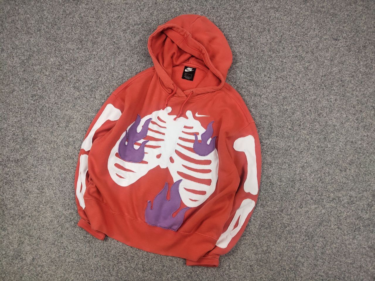 Nike Rare Nike skeleton Logo vintage reworked Hoodie Y2K Style Size US S / EU 44-46 / 1 - 3 Thumbnail