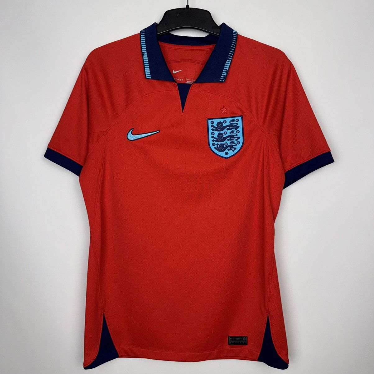 Nike ENGLAND 2022 2023 AWAY FOOTBALL SHIRT SOCCER JERSEY NIKE Size US S / EU 44-46 / 1 - 1 Thumbnail