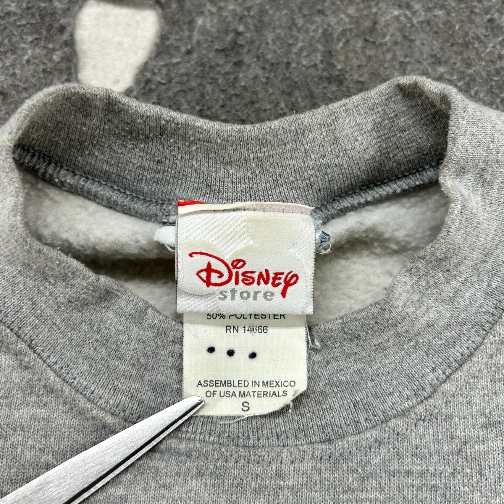 Disney VINTAGE Disney Winnie The Pooh Sweatshirt Mens Small Gray Pullover Box Logo 90s Size US S / EU 44-46 / 1 - 7 Thumbnail