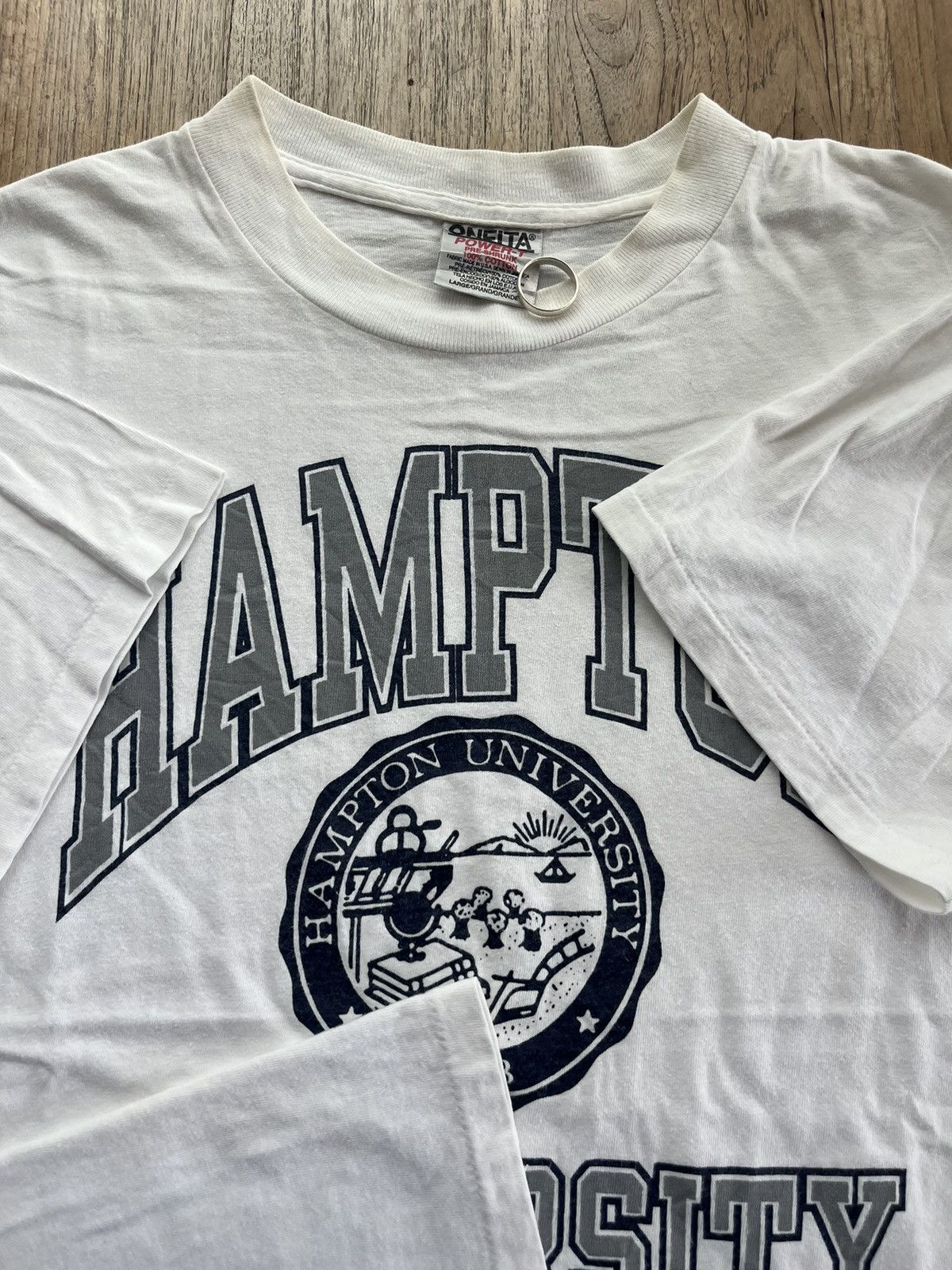 Vintage Vintage HAMPTON UNIVERSITY Logo 90’s Tshirt Size US L / EU 52-54 / 3 - 7 Thumbnail