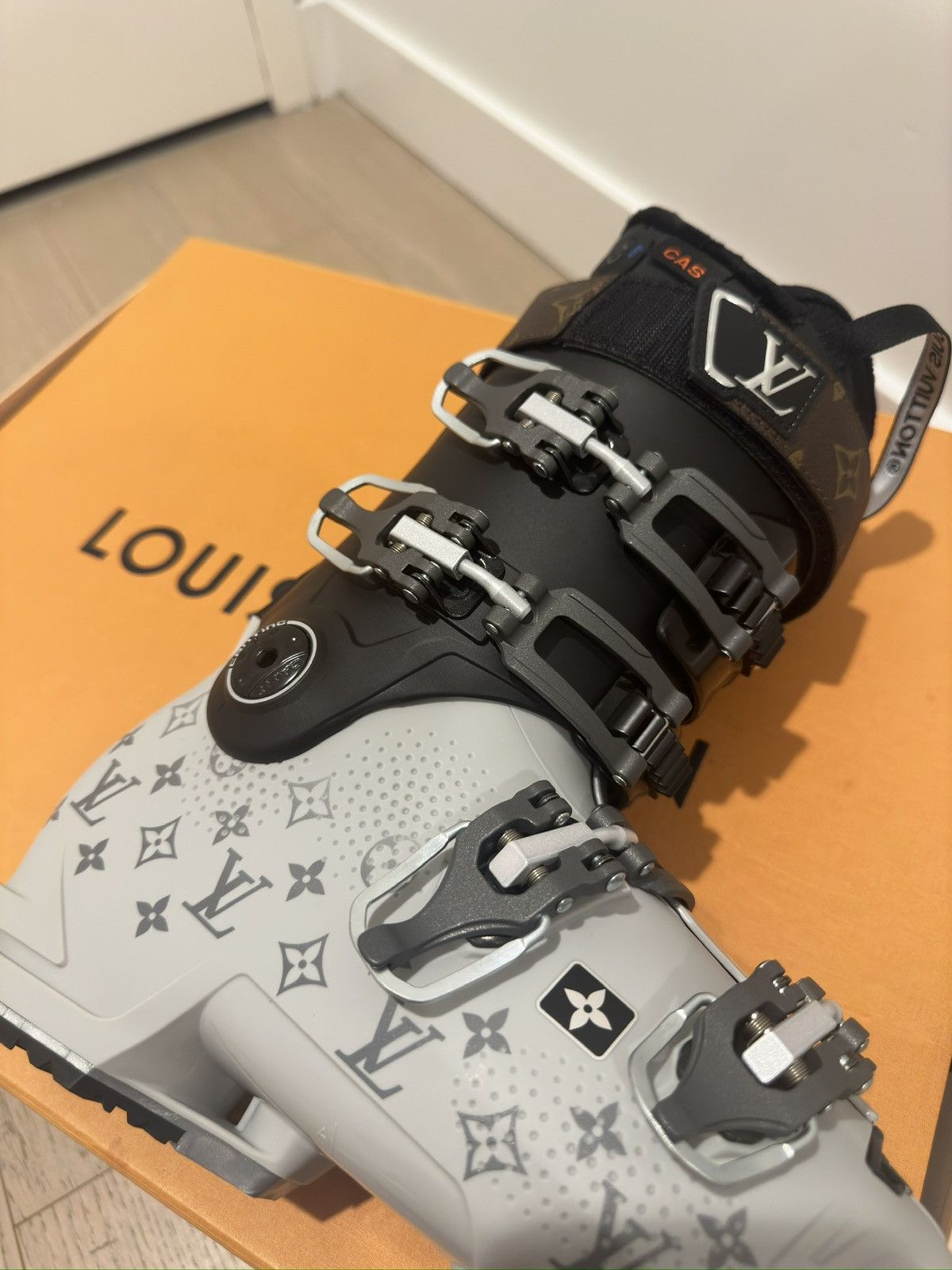 Louis Vuitton Louis Vuitton x Tecnica Skiboots Size US 8 / EU 41 - 2 Thumbnail
