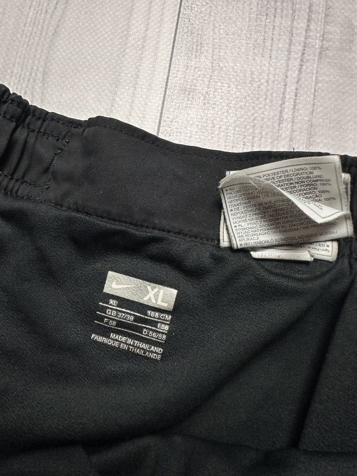 Nike × Vintage Vintage Nike Manchester United soccer shorts size M black Size US 36 / EU 52 - 5 Thumbnail