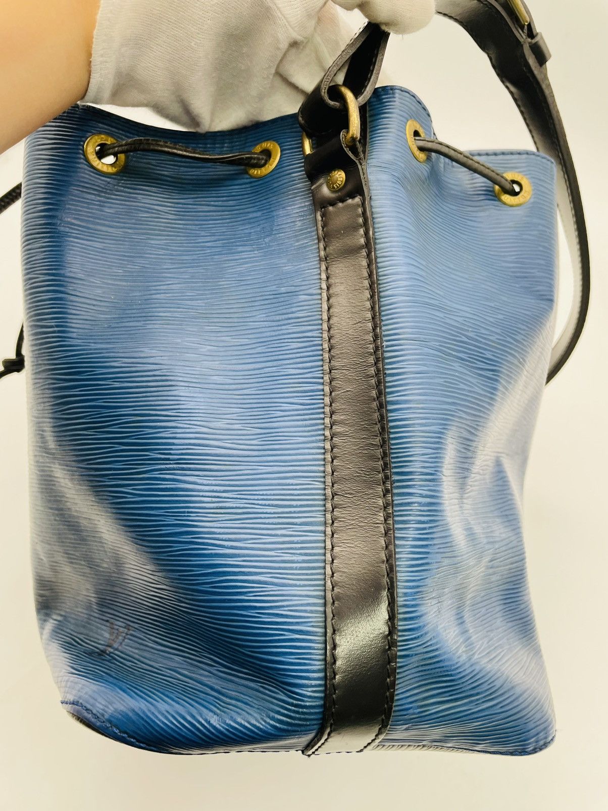 Louis Vuitton Louis Vuitton Epi Noe Blue Black Leather Shoulder Bag Size ONE SIZE - 5 Thumbnail