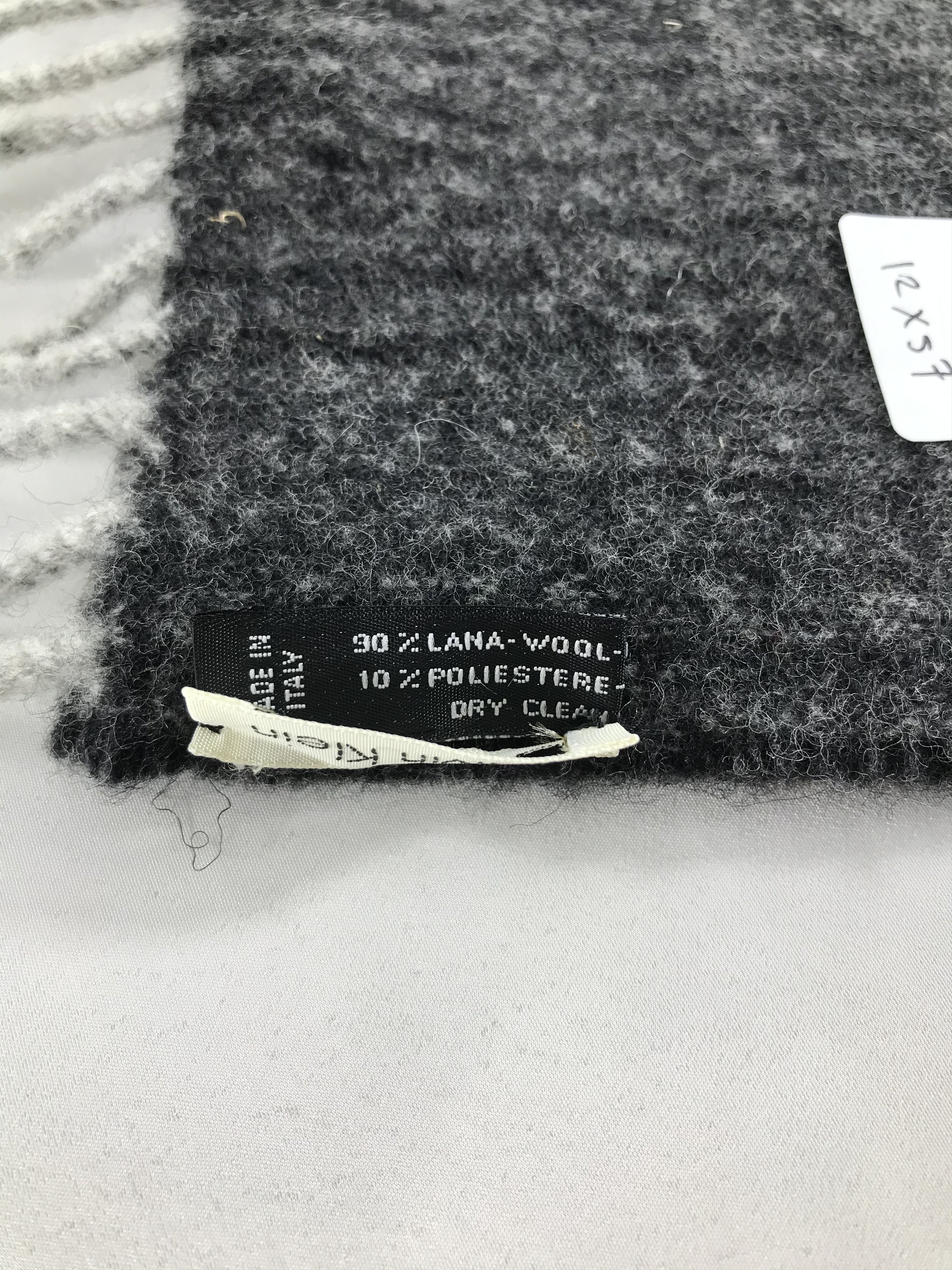 Calvin Klein Calvin Klein Wool Muffler Scarf V559 Size ONE SIZE - 6 Thumbnail