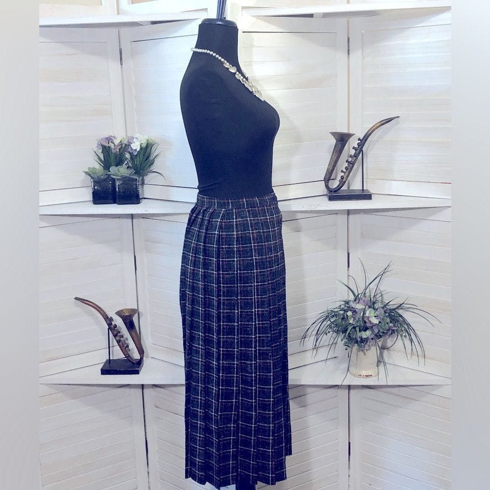 Vintage Vintage 60s 70s preppy wool plaid blue pink skirt sz 4 Size 27" / US 4 / IT 40 - 4 Thumbnail