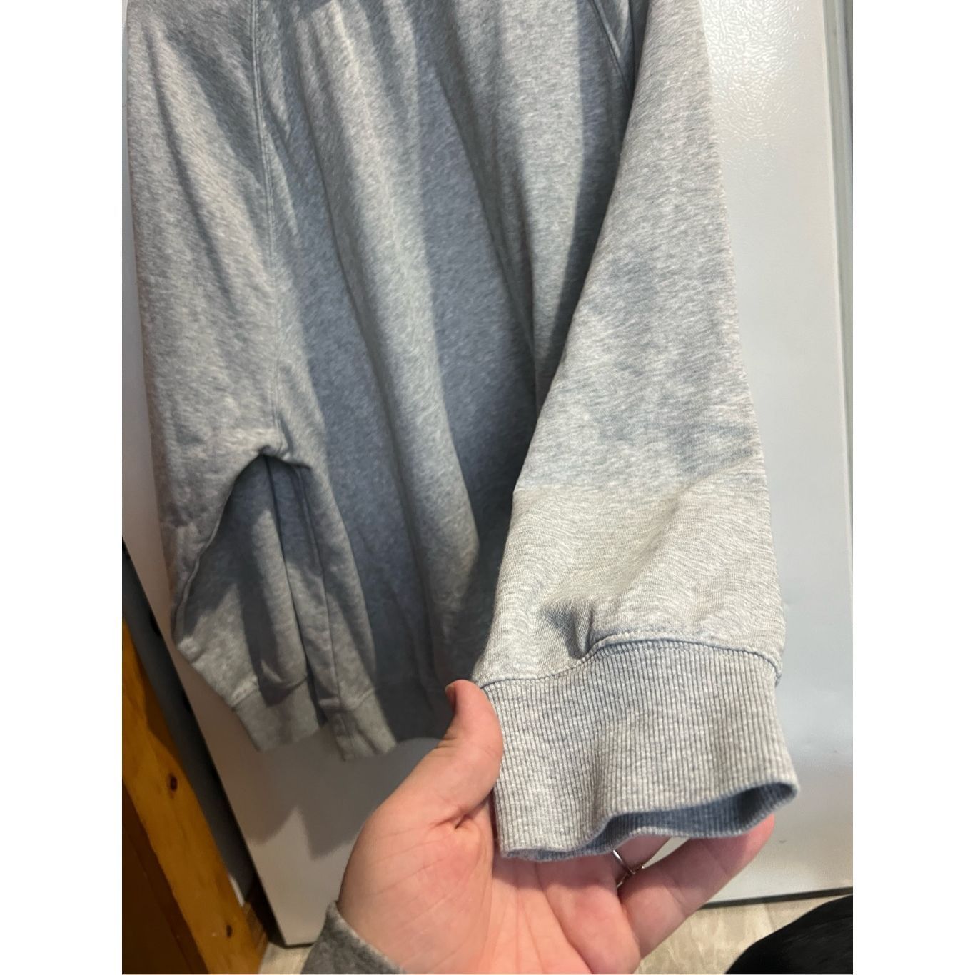 Old Navy Old Navy Grey Crewneck Sweatshirt Woman’s Size Medium Size M / US 6-8 / IT 42-44 - 5 Thumbnail