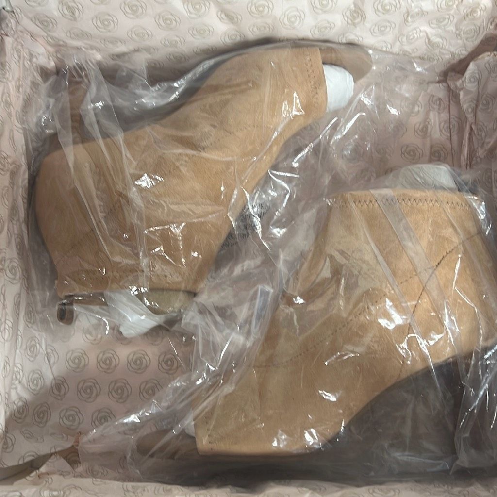 Lela Rose Nib Taryn Rose open toe suede shoes booties Helene 5.5 Size US 5.5 / IT 35.5 - 12 Thumbnail