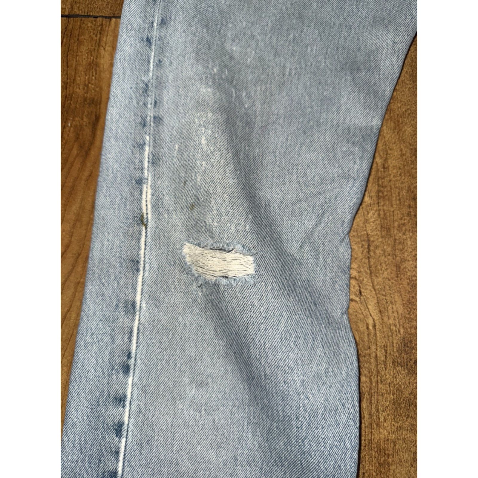 Levi's VINTAGE Levi’s 501 Jeans Distressed Floral Embroidery Light Wash 26x32 Men Regular Blue 90s 90s Mens Jeans Size US 26 / EU 42 - 7 Thumbnail