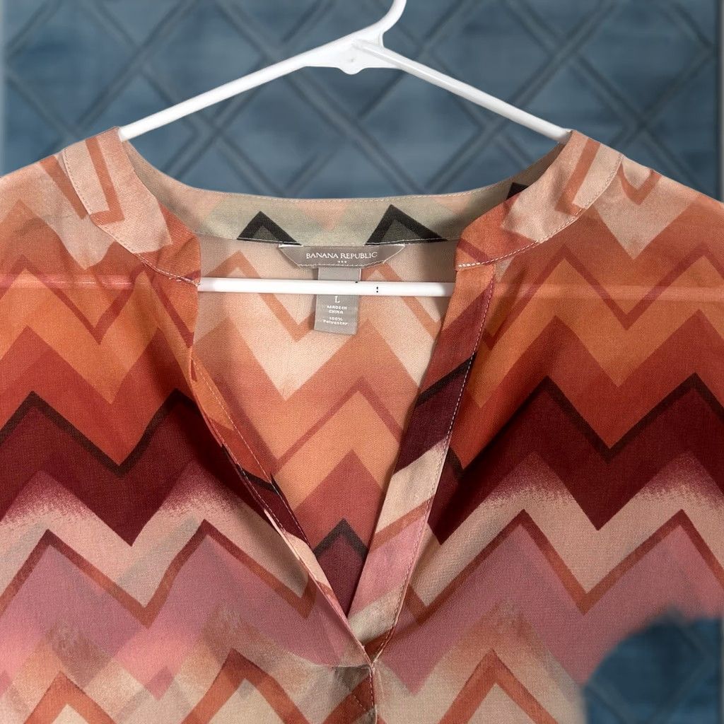 Banana Republic Banana Republic Blouse Shirt Long Sleeve V-Neck Geometric Print Multicolor L Regular Womens Top Size L Size L / US 10 / IT 46 - 1 Thumbnail