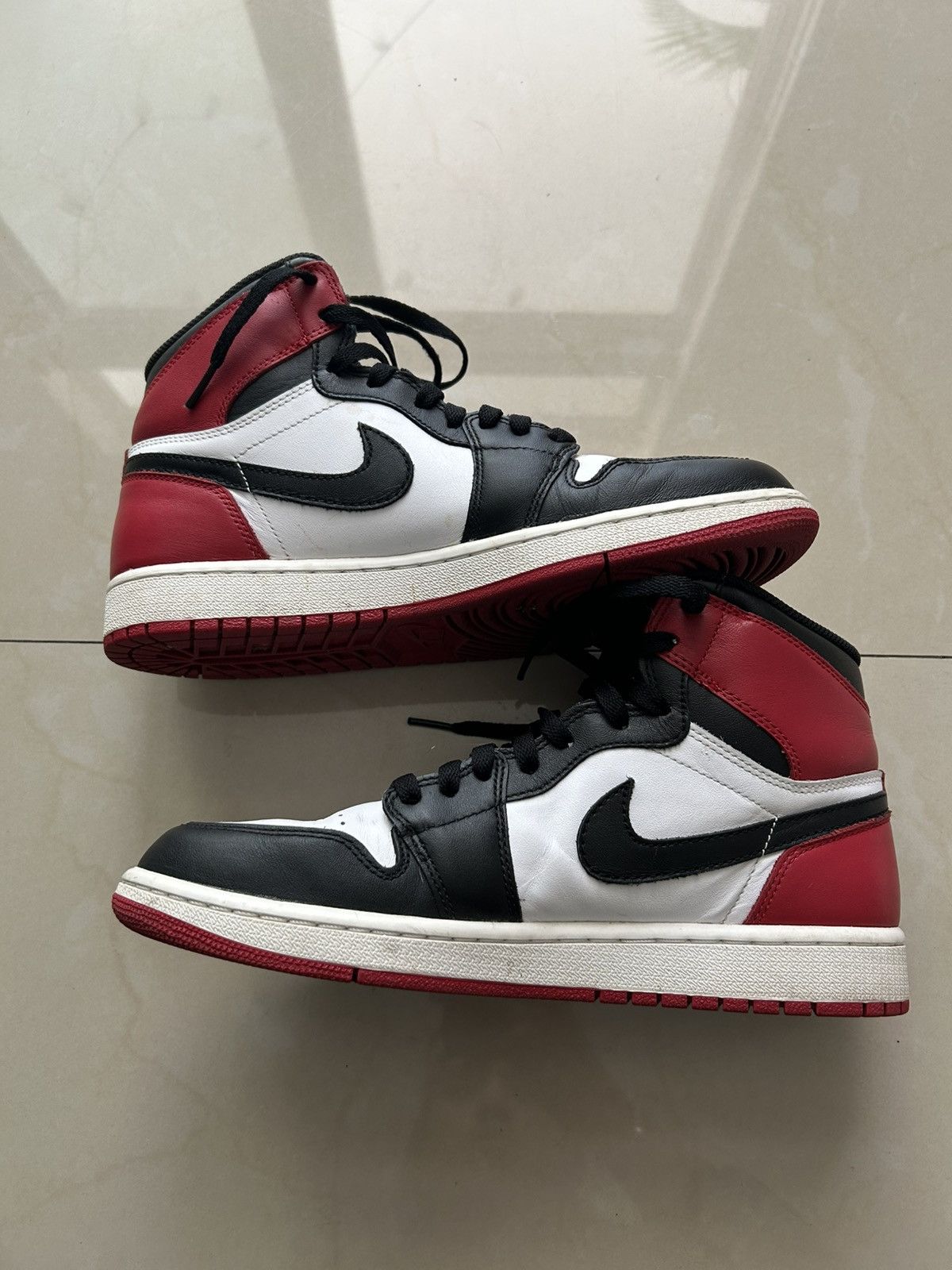 Jordan Brand 2013 Jordan 1 Black toe Size US 9.5 / EU 42-43 - 2 Thumbnail