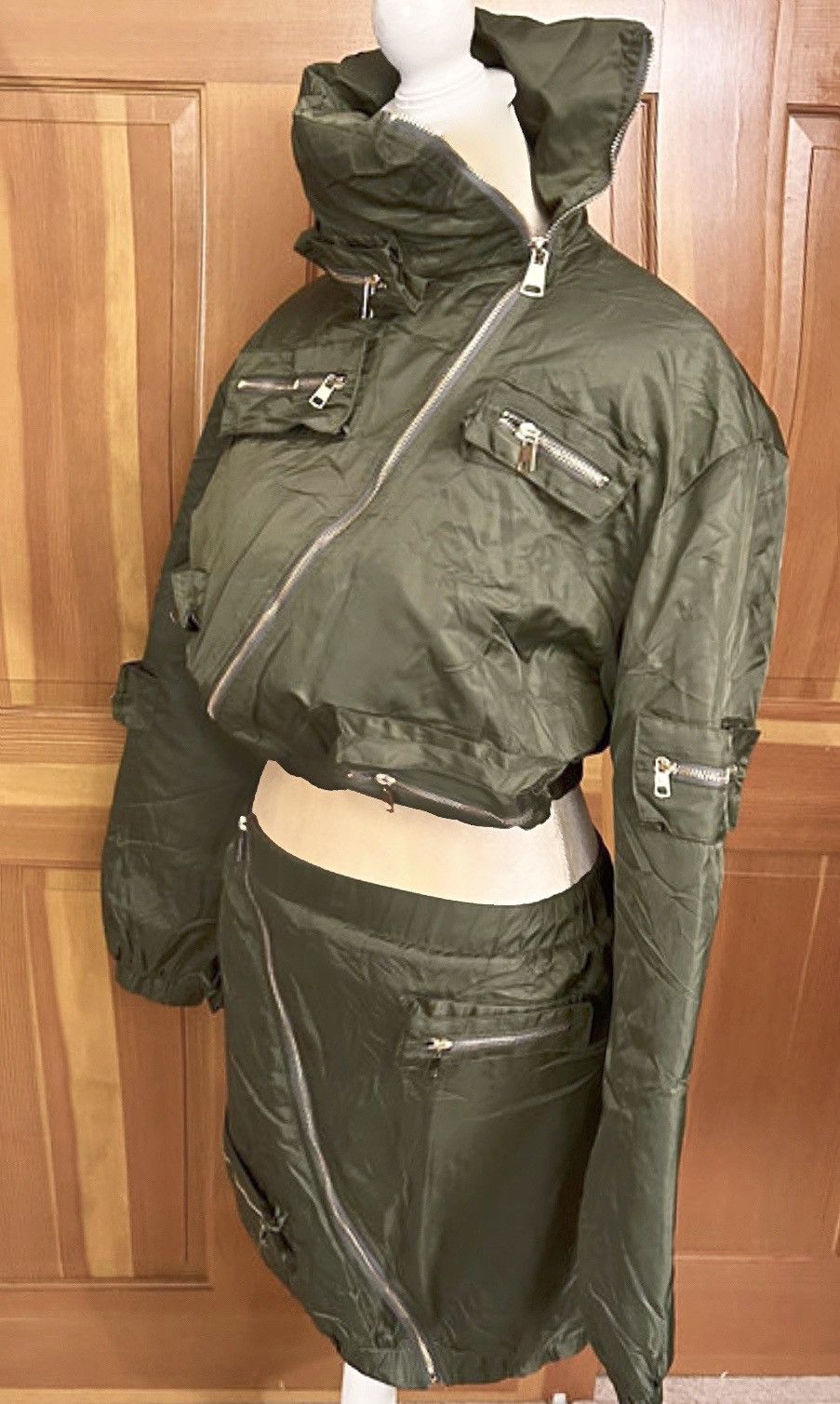 Designer × Other NWT, Lavishly Paris Army Green Two Piece Puffer Suit. Size M / US 6-8 / IT 42-44 - 2 Thumbnail