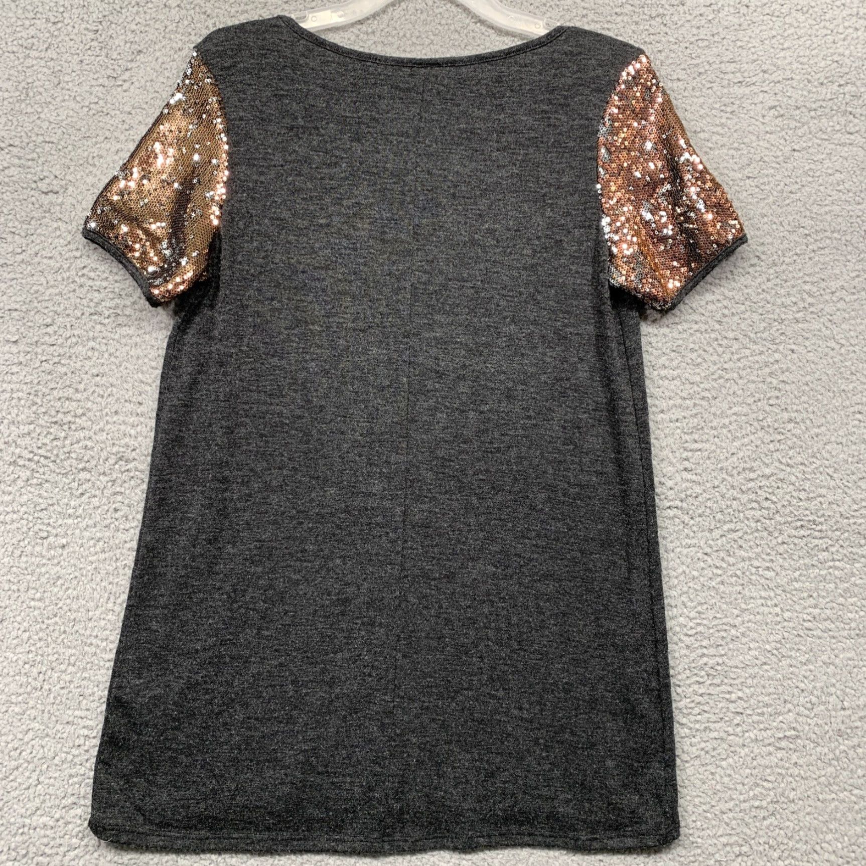 Vintage Vanilla Bay Top Women’s Size Medium Gray Front Pocket Bronze Sparkle Sleeves Shirt Tunic Short Sleeve Boat Neck Adult Womens Regular Passthr Ø Size M / US 6-8 / IT 42-44 - 4 Thumbnail