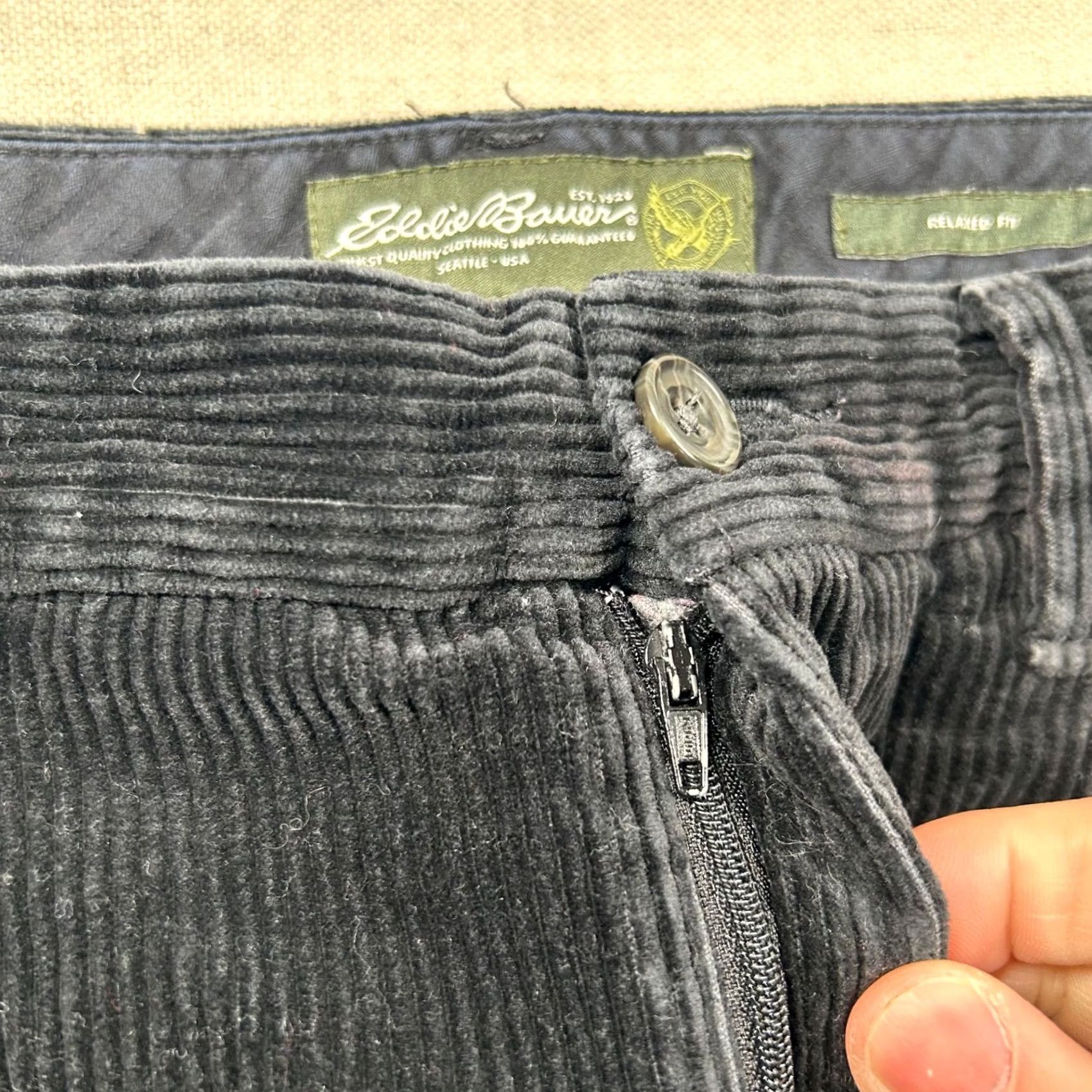 Eddie Bauer VINTAGE Eddie Bauer Corduroy Pants Mens 36 Relaxed Pleated Black Cotton Straight 31 In Inseam Preppy Jeans? Size US 36 / EU 52 - 3 Thumbnail