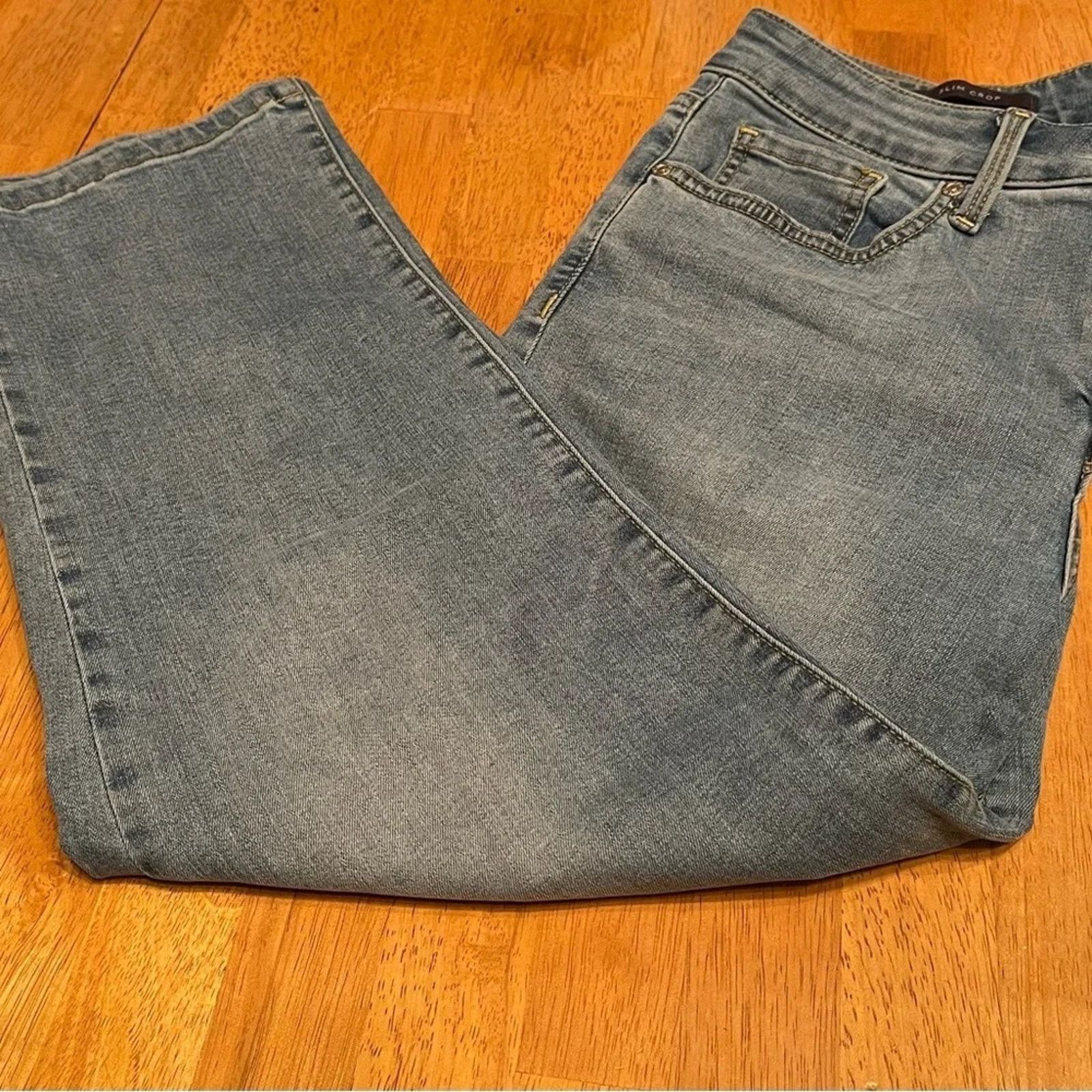 NYDJ NYDJ for Chico’s slim crop jeans, size 8. Lift & Tuck tech Size 30" / US 8 / IT 44 - 1 Thumbnail