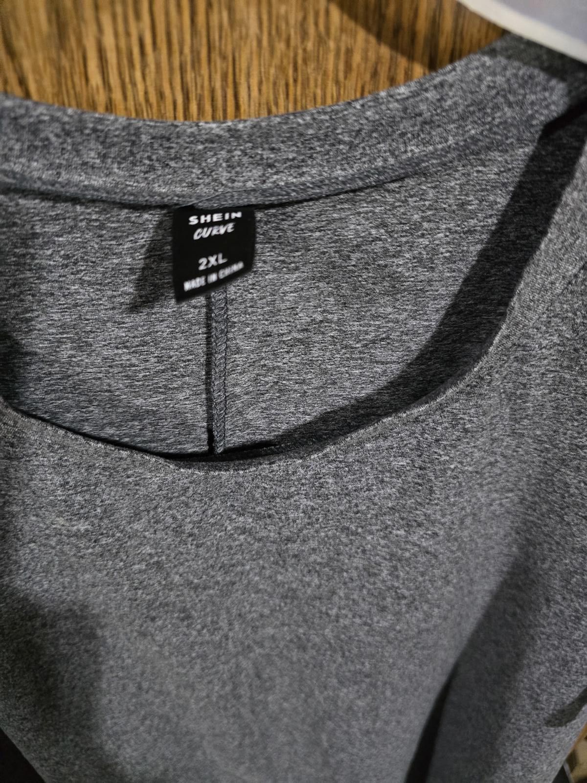 Shein Shein Curve Gray T-Shirt Size 2XL Size XXL / US 16-18 / IT 52-54 - 2 Thumbnail