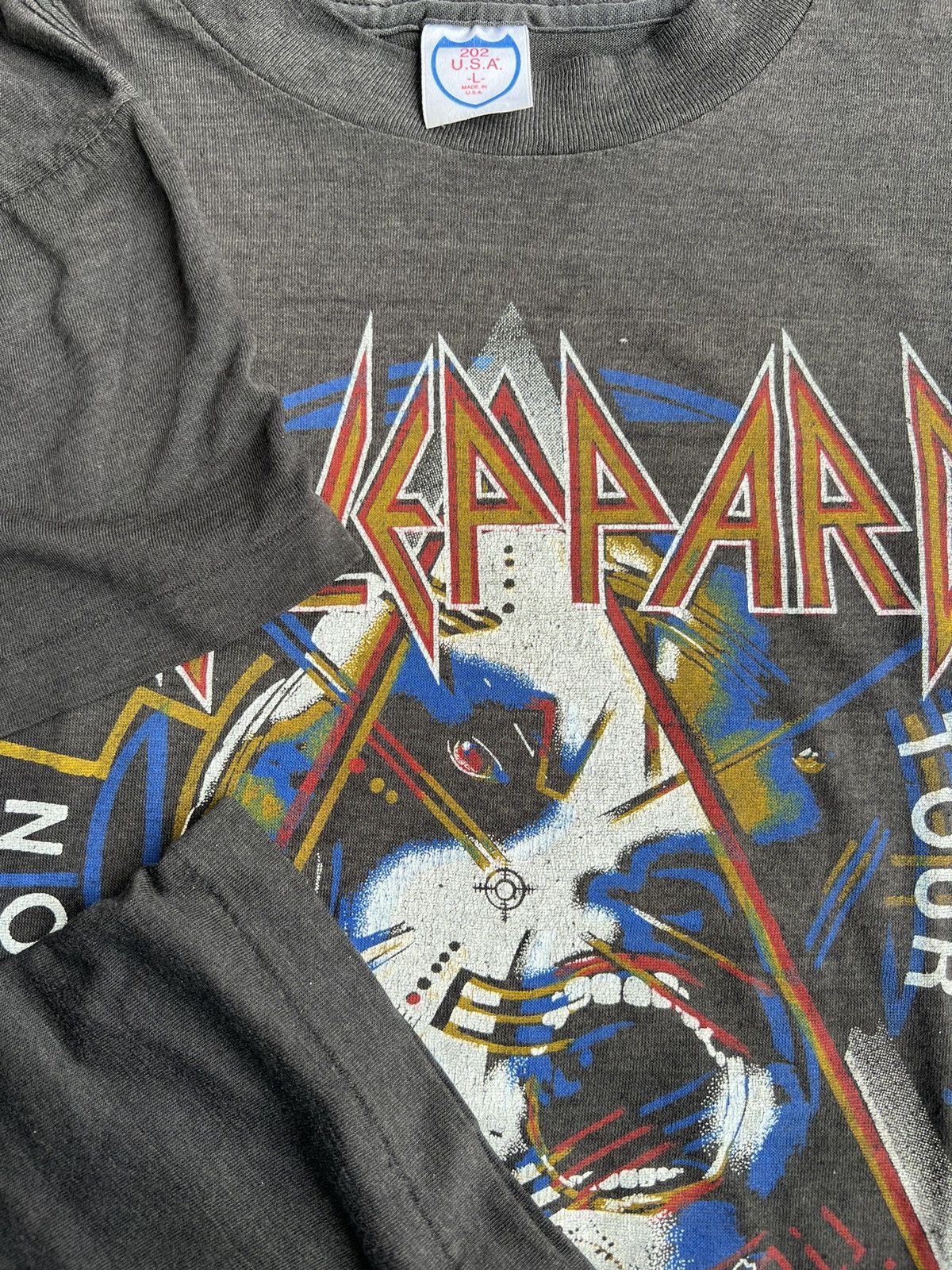 Band Tees Vintage 1987 Def Leppard No Tour Hysteria Band Tees Size US M / EU 48-50 / 2 - 6 Thumbnail