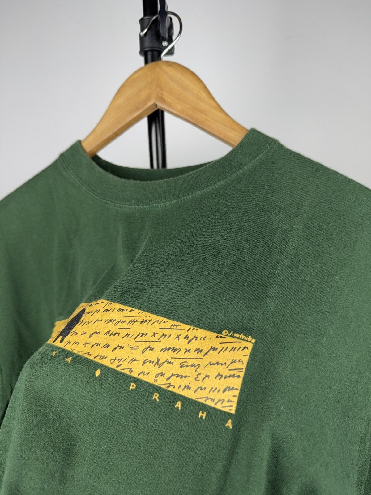 Vintage Vintage 00s Retro Franz Kafka Prague Art Graphic T-Shirt Size US L / EU 52-54 / 3 - 8 Thumbnail