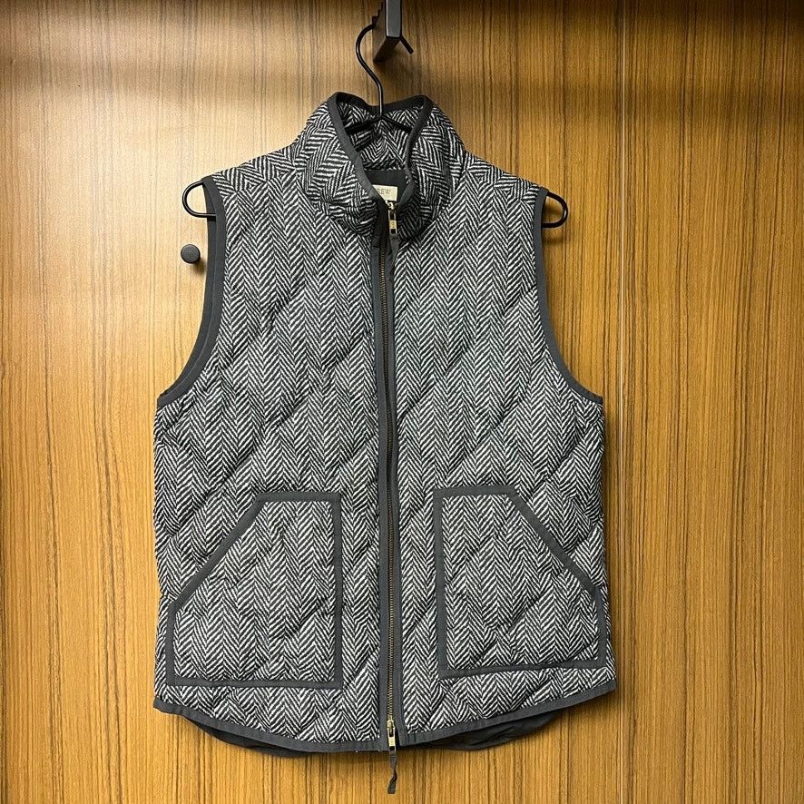 J.Crew J.Crew Womens M Gray Quilted Puffer Vest Herringbone Pattern Size M / US 6-8 / IT 42-44 - 1 Thumbnail