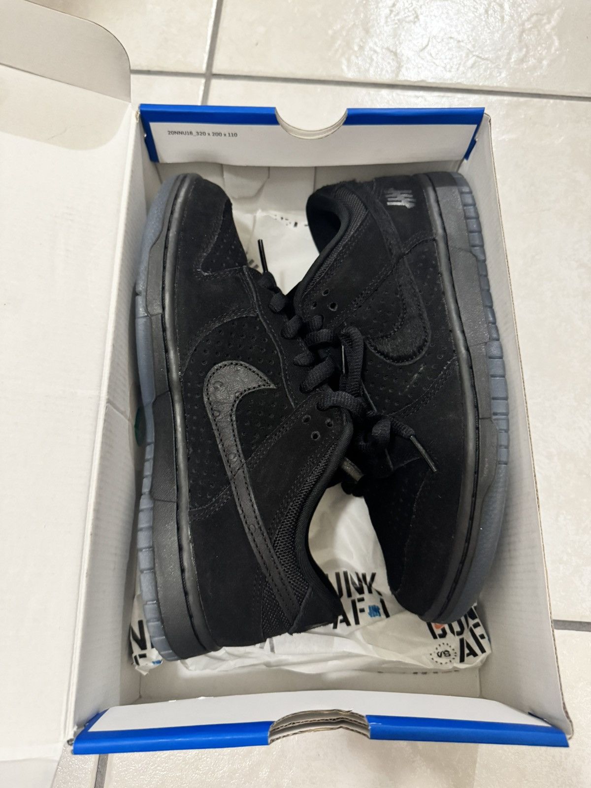 Nike × Undefeated Nike Dunk Low - Undefeated Size US 7 / EU 40 - 1 Thumbnail
