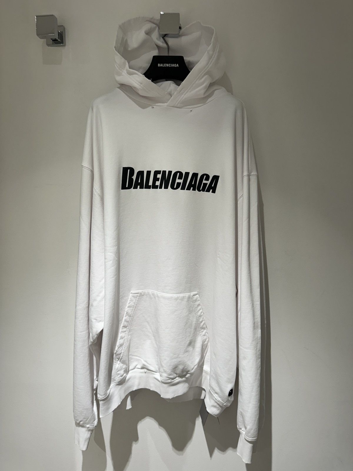 Balenciaga Balenciaga White Bold Logo Hoodie Size US M / EU 48-50 / 2 - 1 Thumbnail