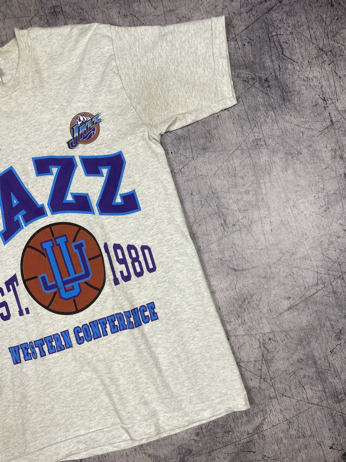 NBA × Vintage Vintage 90s Utah Jazz NBA T shirt Tee Size S Size US L / EU 52-54 / 3 - 5 Thumbnail