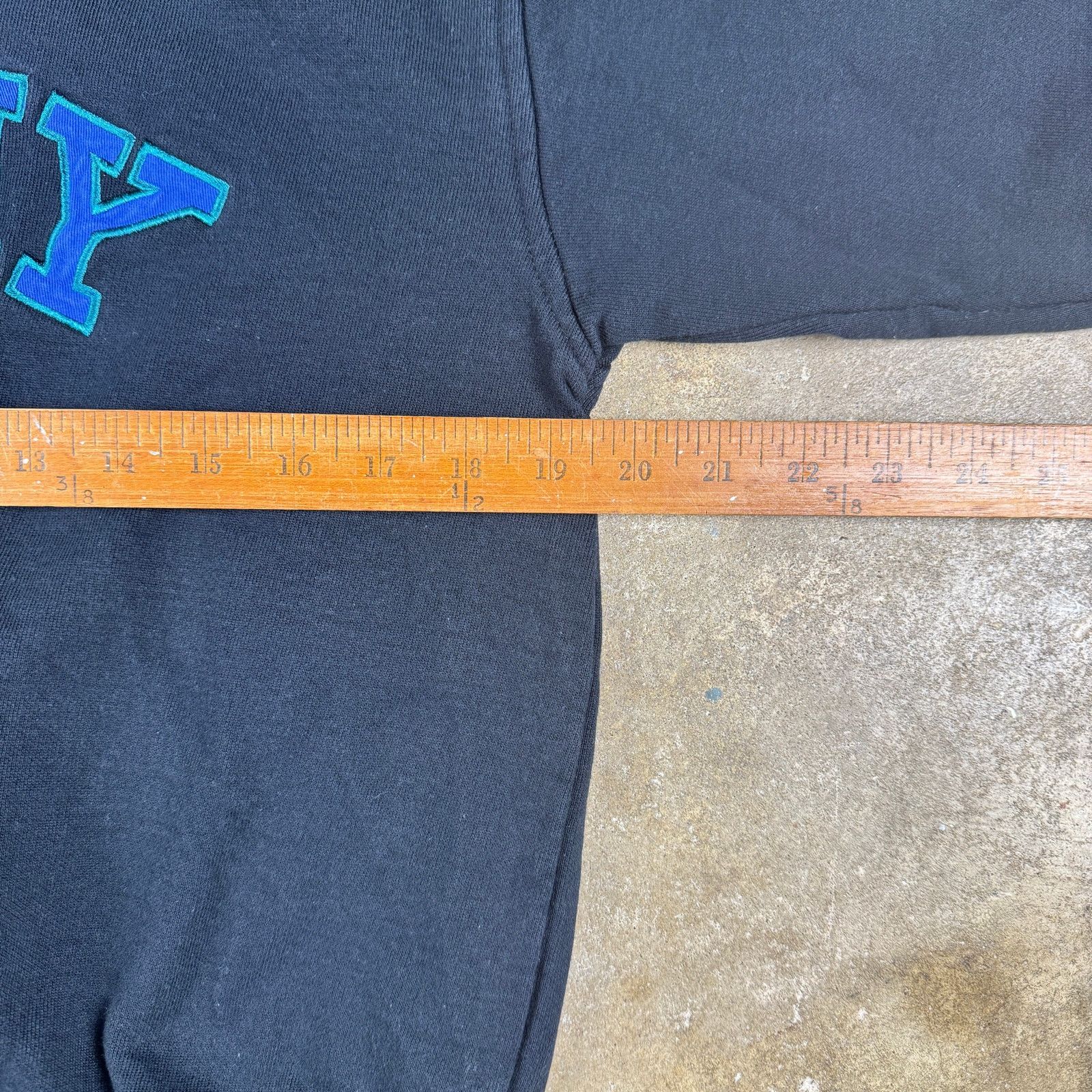 Tommy Hilfiger Vtg Tommy Hilfiger Spell Out Sweatshirt Black 90s Crewneck L Size L / US 10 / IT 46 - 6 Thumbnail