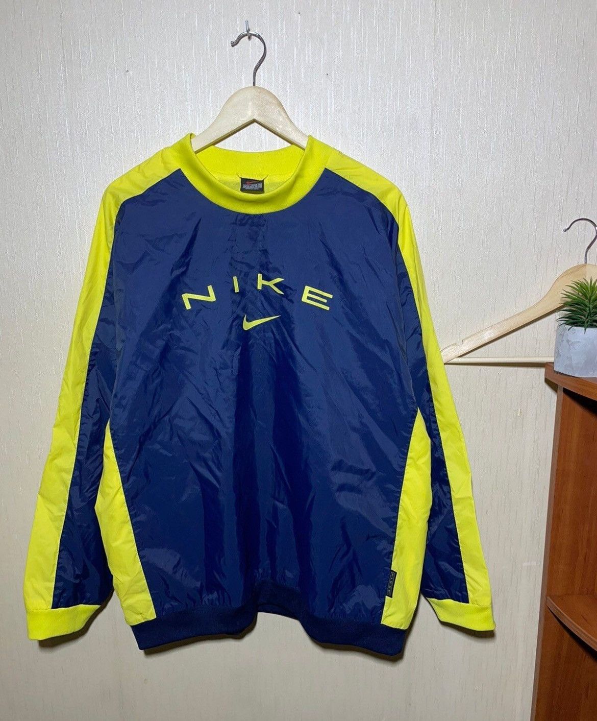 Nike × Vintage Nike nylone vintage streetwear sweatshirt Size US L / EU 52-54 / 3 - 1 Thumbnail