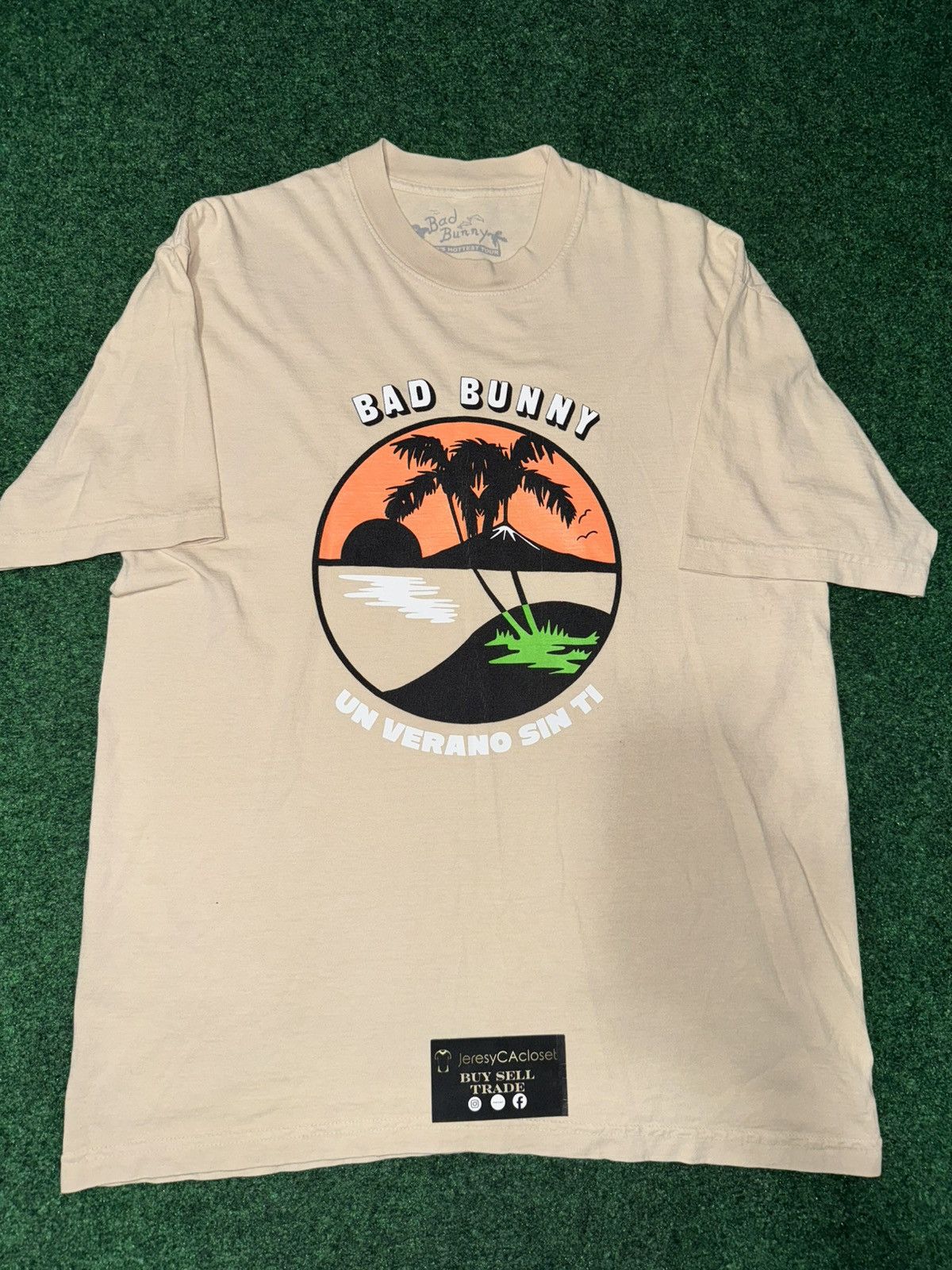 Other Bad Bunny Un Verano Sin Ti Worlds Hottest Tour SZ M Size US M / EU 48-50 / 2 - 1 Thumbnail