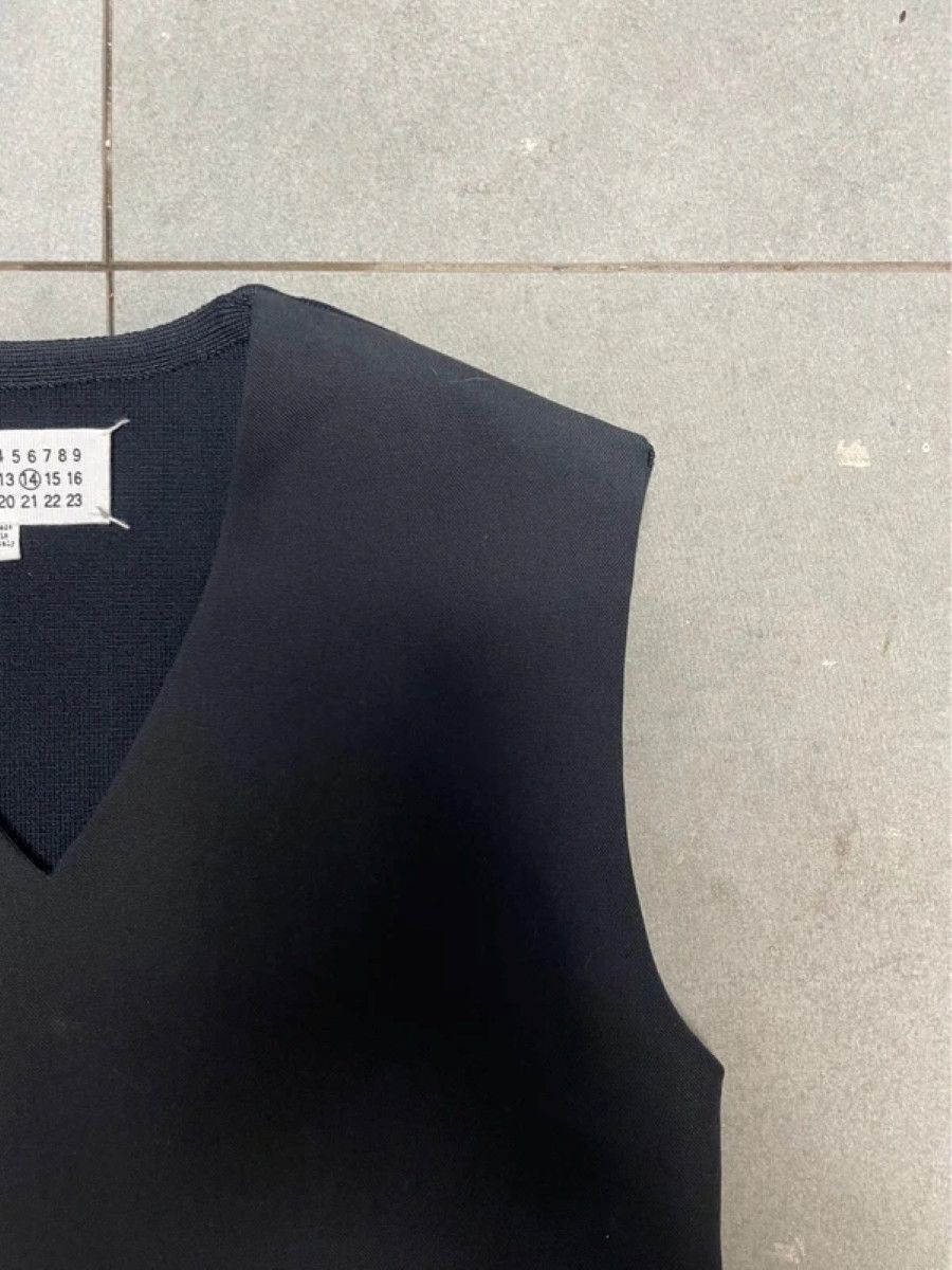 Maison Margiela Maison Margiela Line 14 V-neck Slim-Fit Knit Sleeveless Vest Size US S / EU 44-46 / 1 - 5 Thumbnail