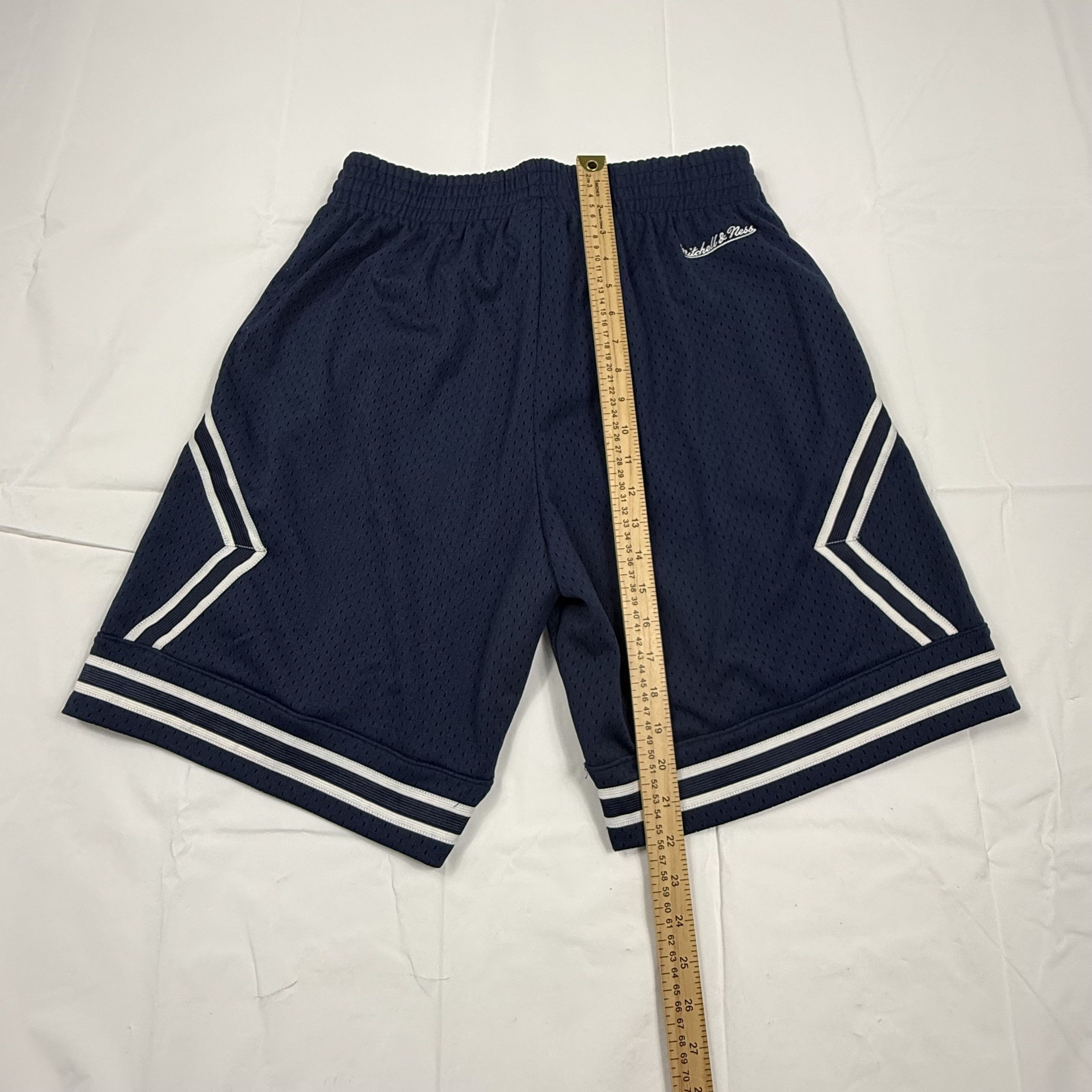 Mitchell & Ness Mitchell & Ness Mens Mesh Basketball Shorts Size M Size US 32 / EU 48 - 7 Thumbnail